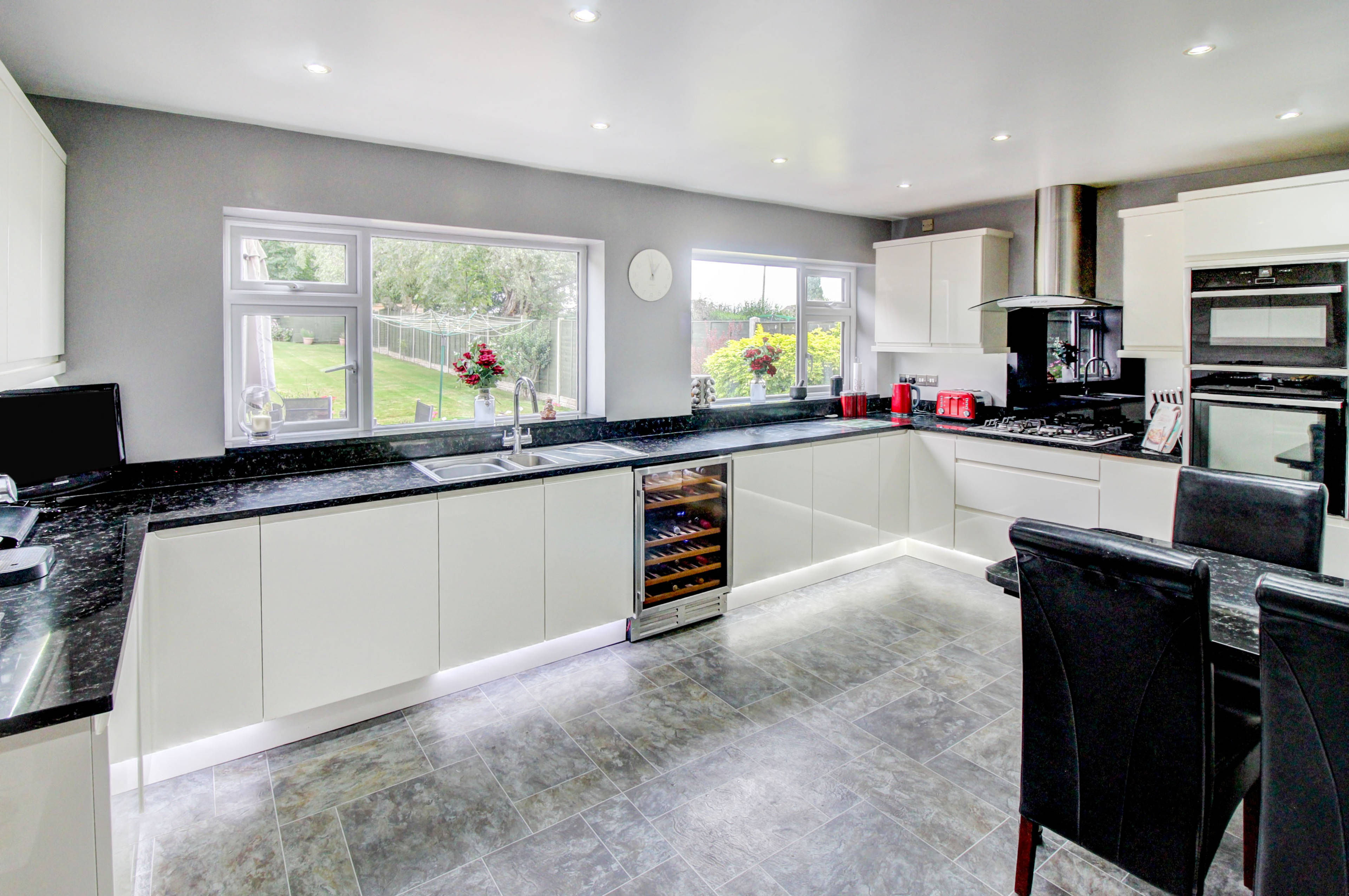 Kitchen/Breakfast