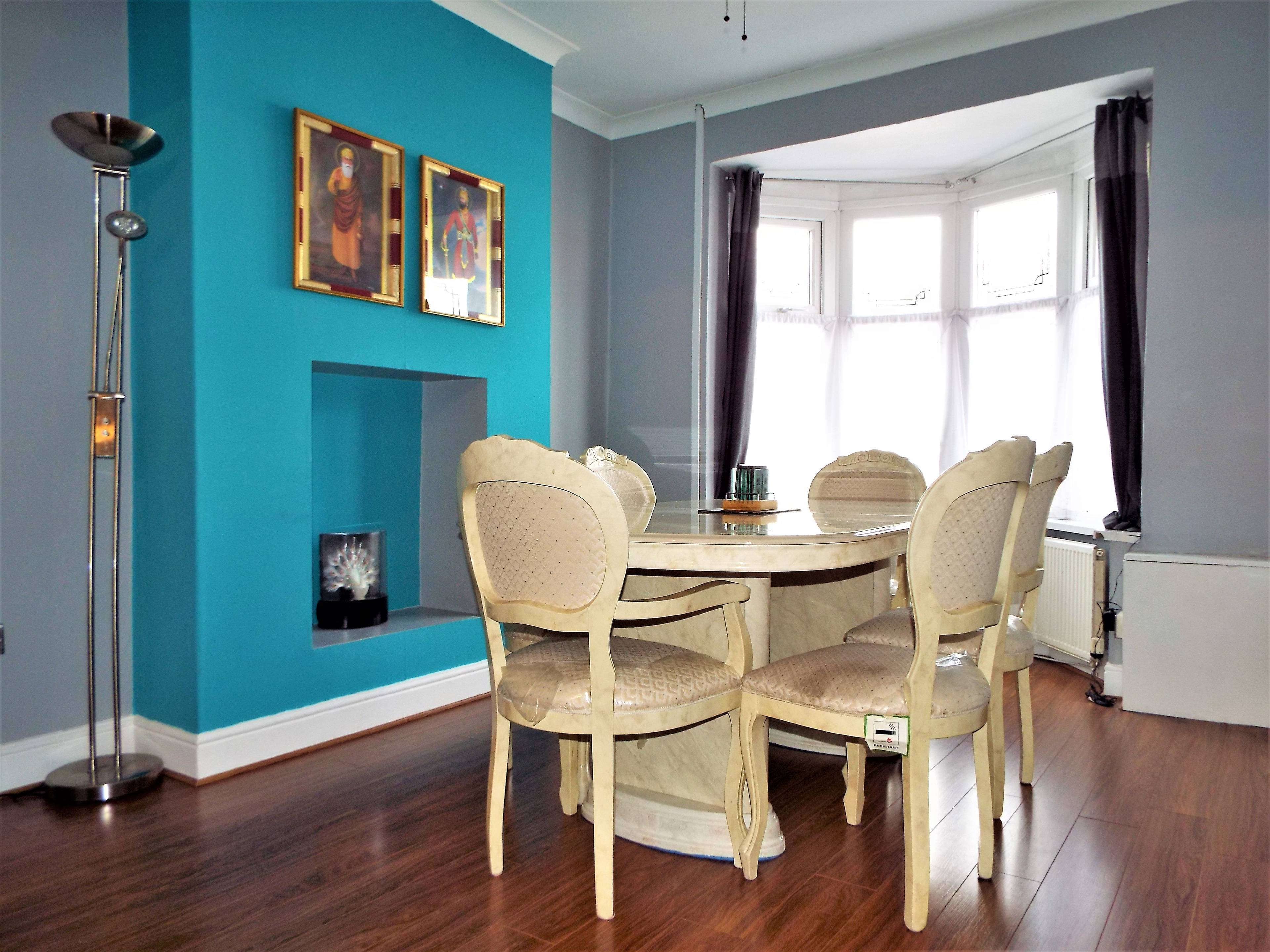 Lounge/Dining Room