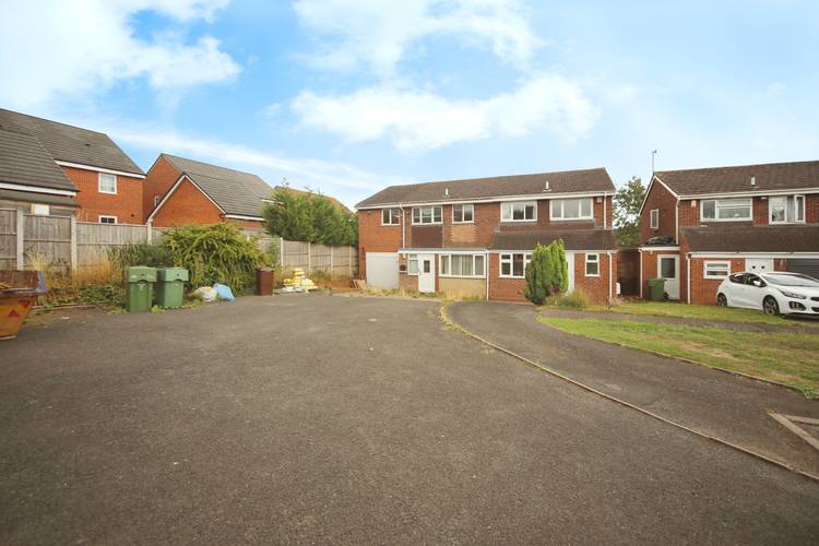 5 bedroom semi-detached house