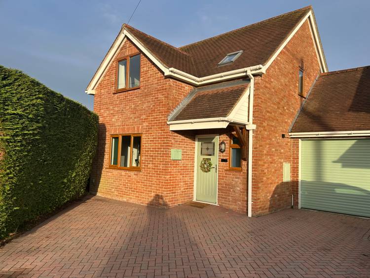 3 bedroom link detached house