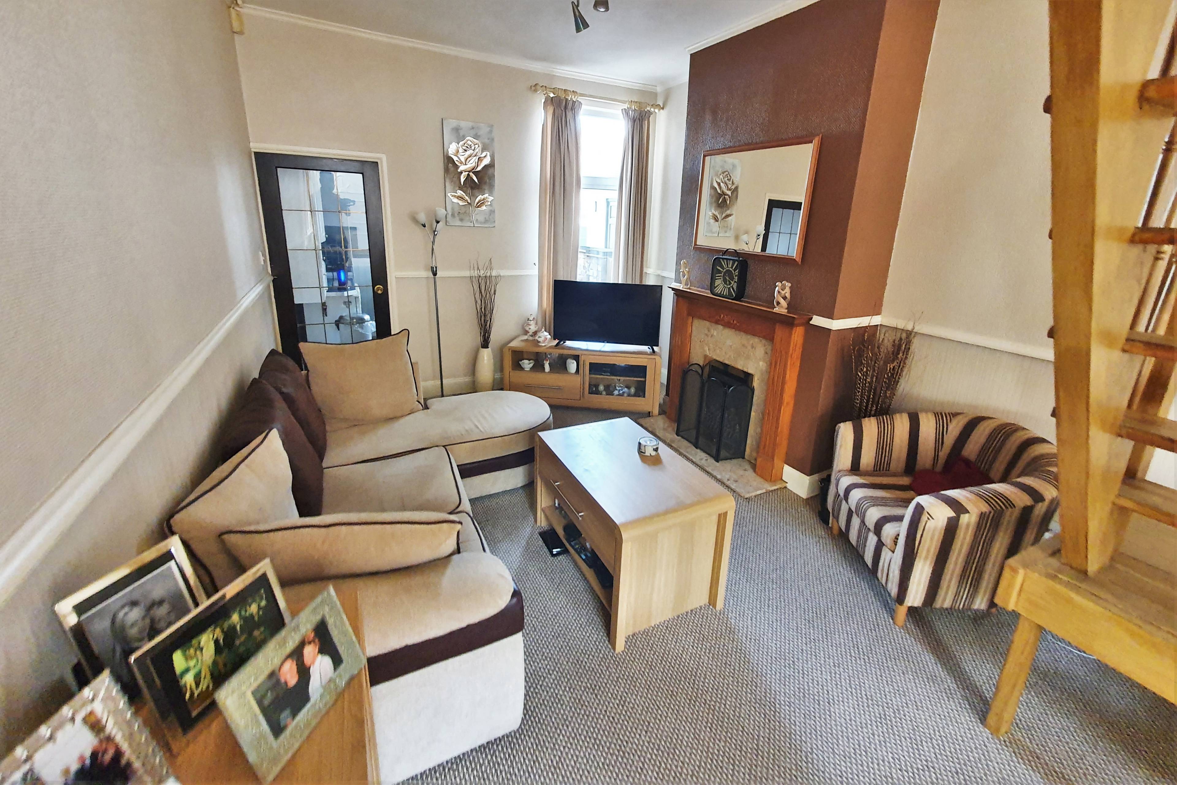 Lounge/Dining Room