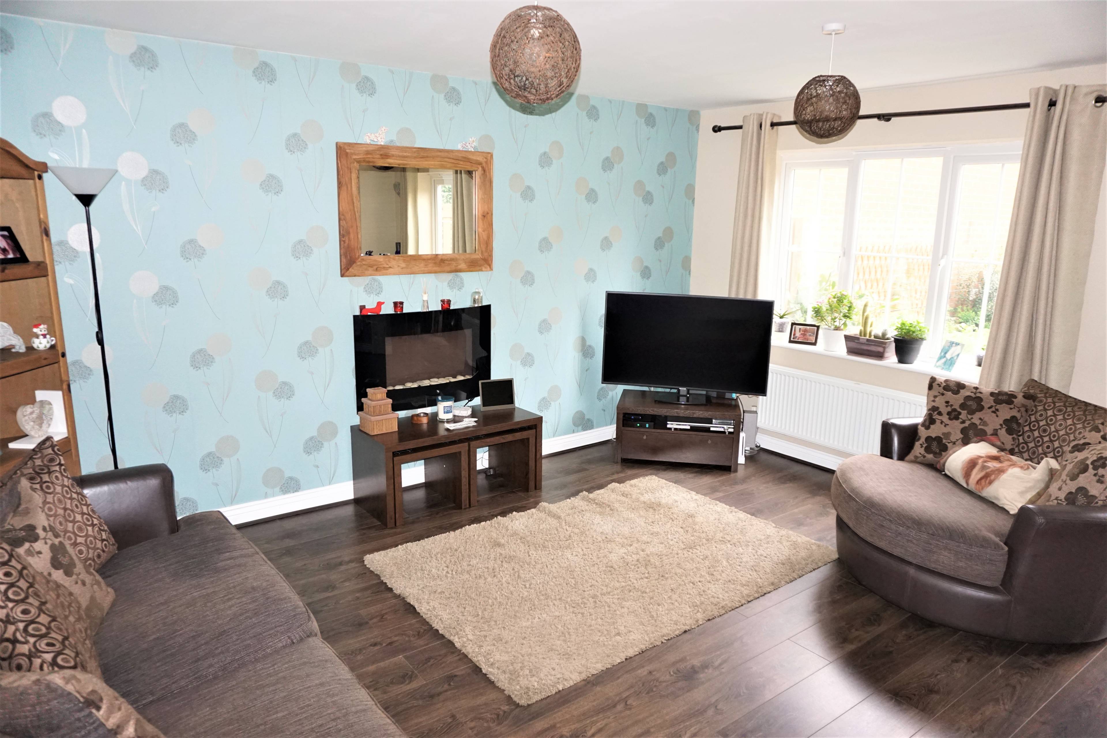 Lounge/Dining Room