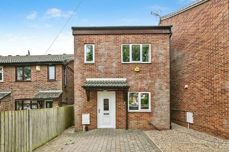 5 bedroom detached house