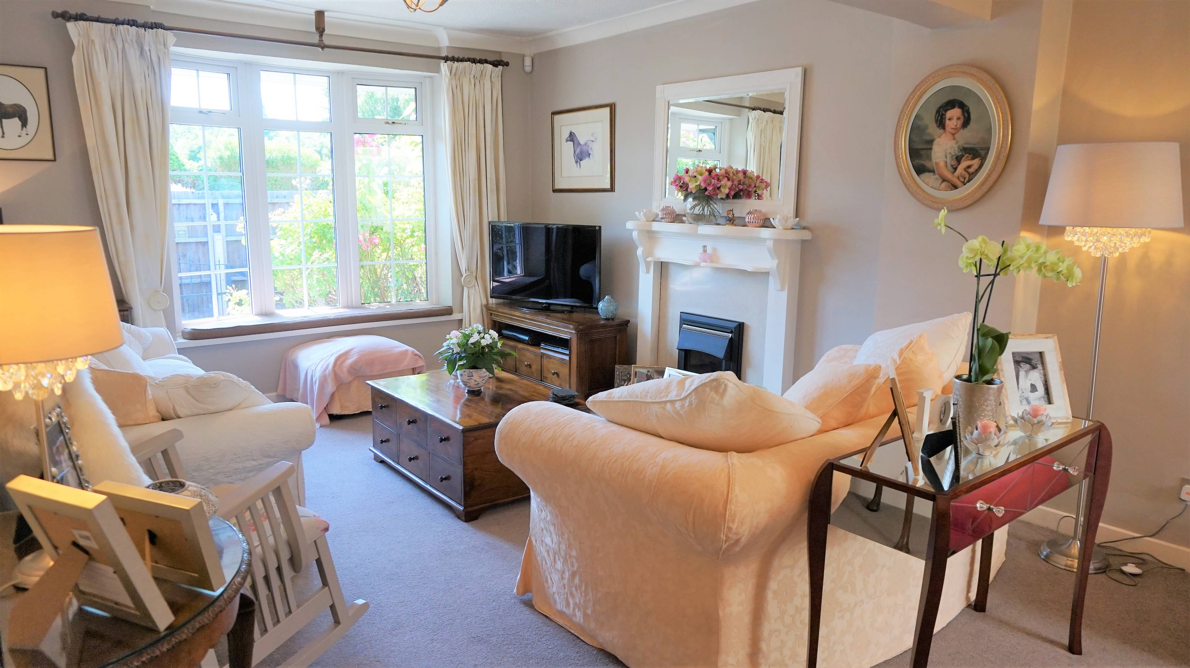 Lounge/Dining Room
