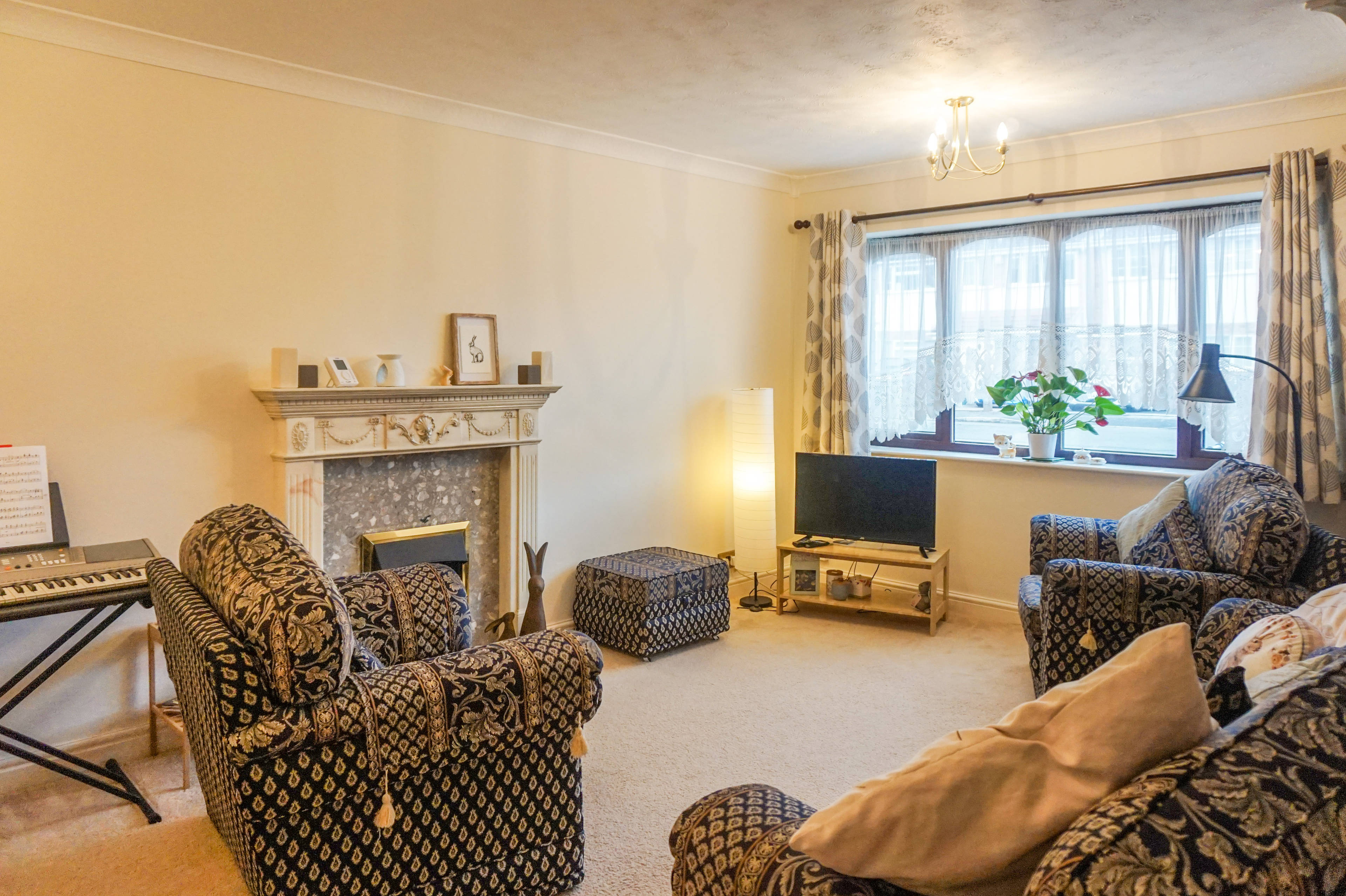 Lounge/Dining Room