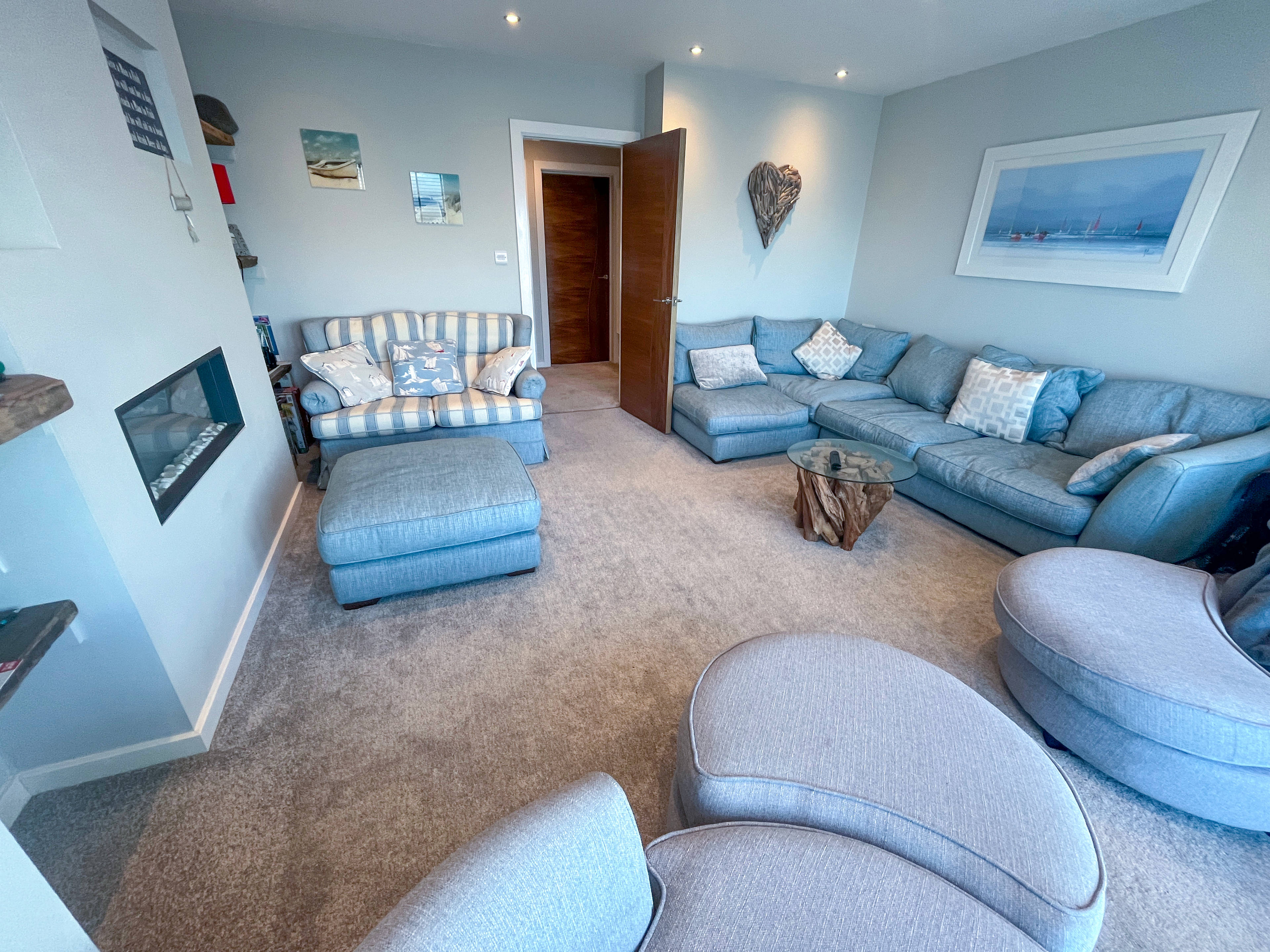 Lounge/Family/Games
