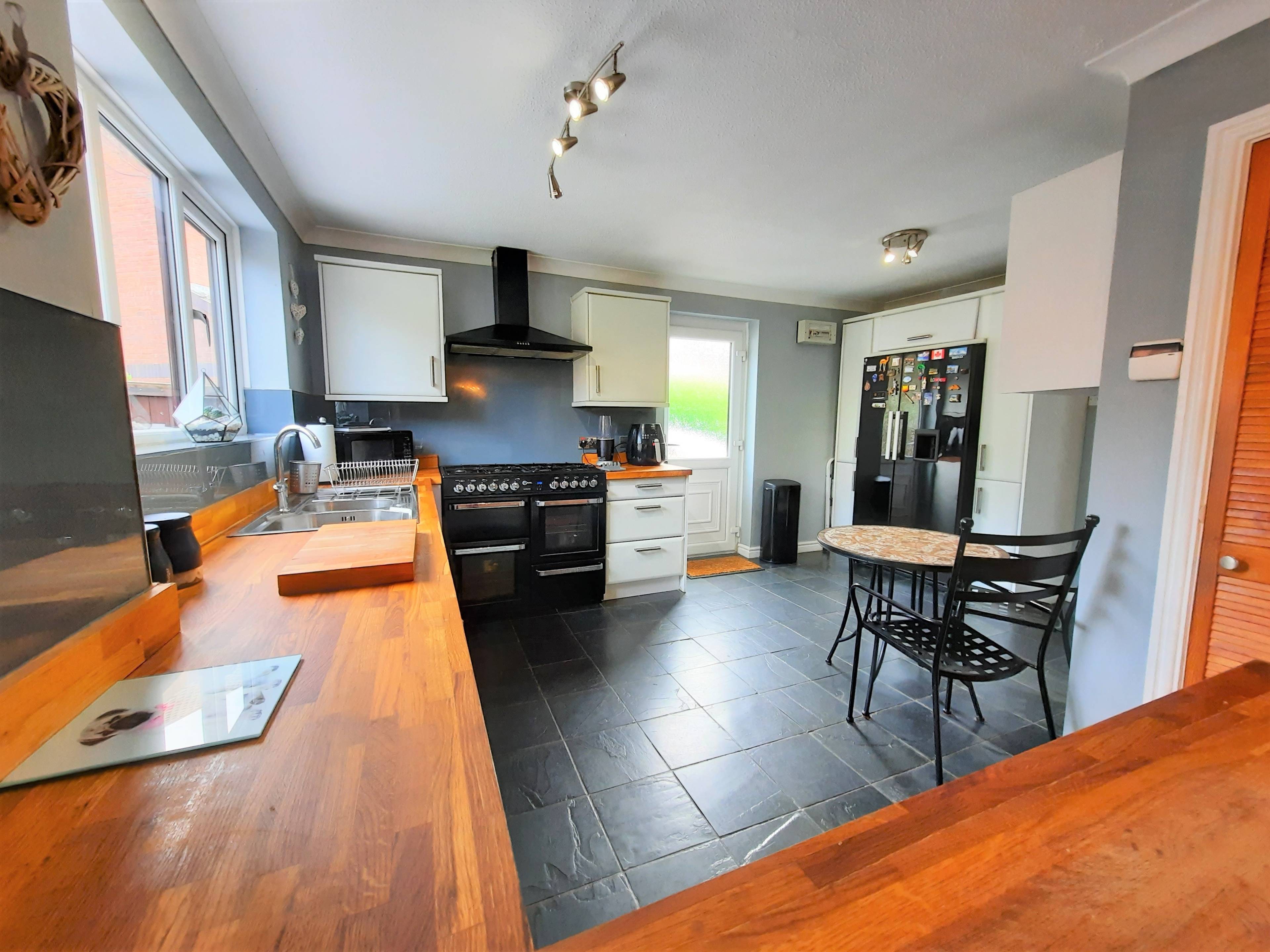 Kitchen/Breakfast