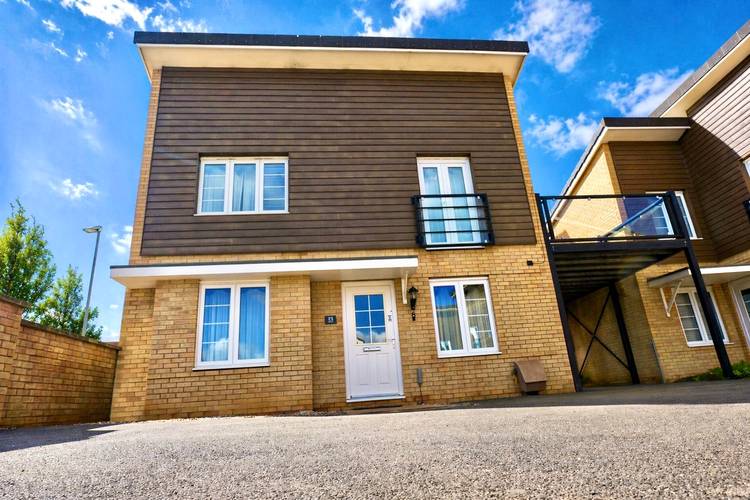 2 bedroom detached house