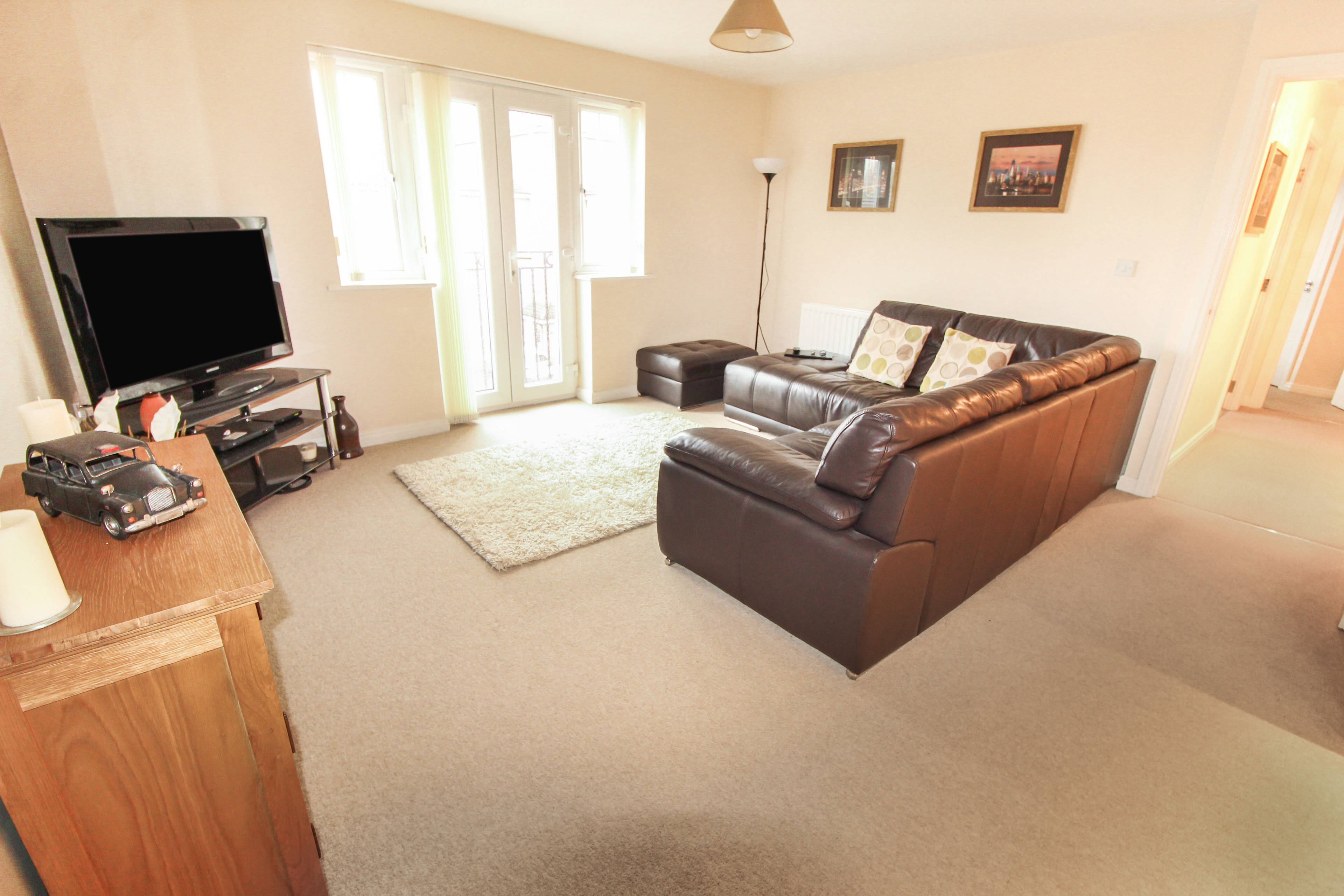 Lounge/Dining Room