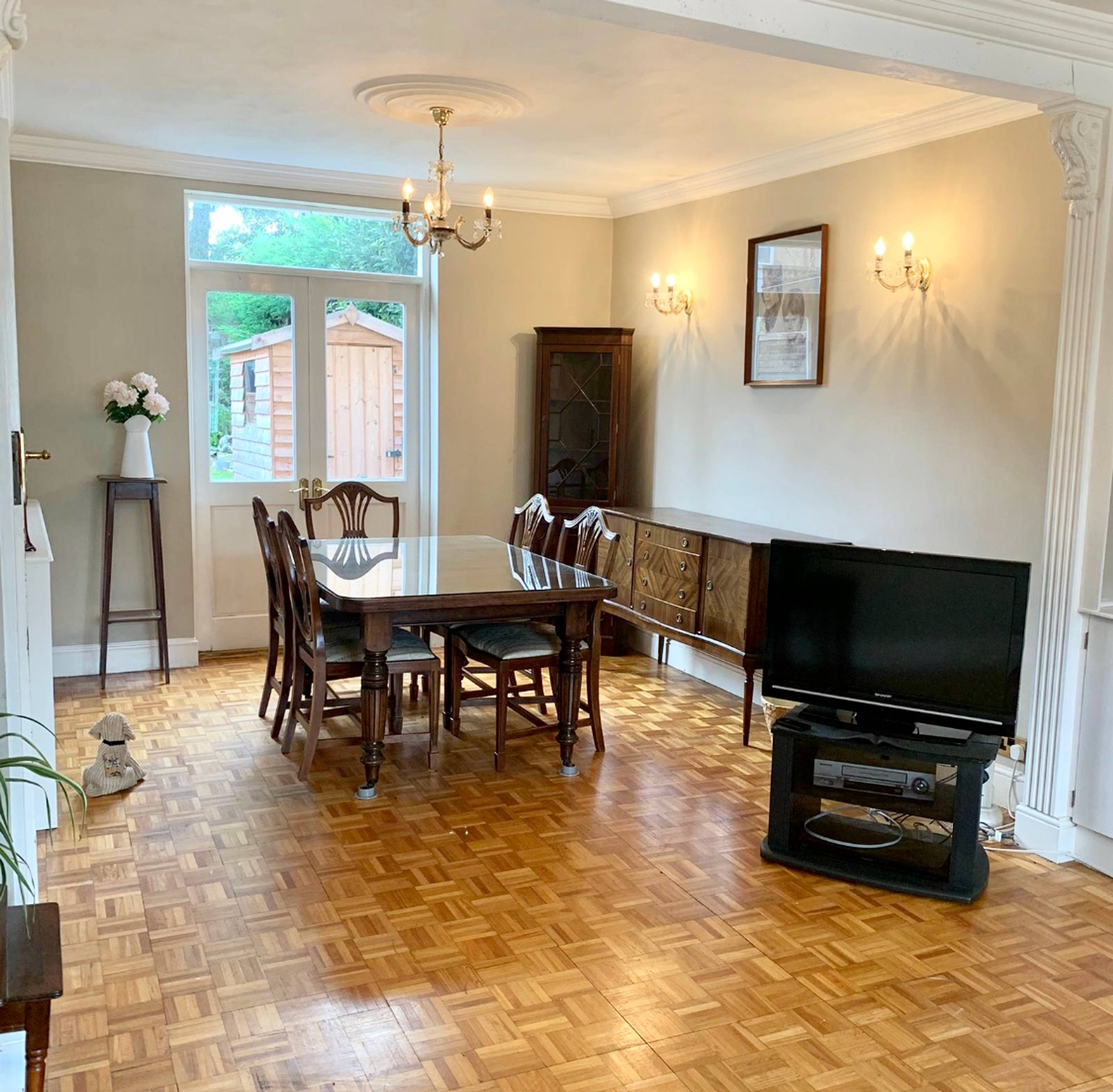Lounge/Dining Room