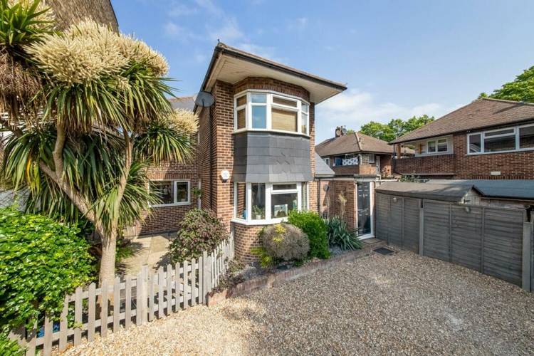 2 bedroom ground floor maisonette