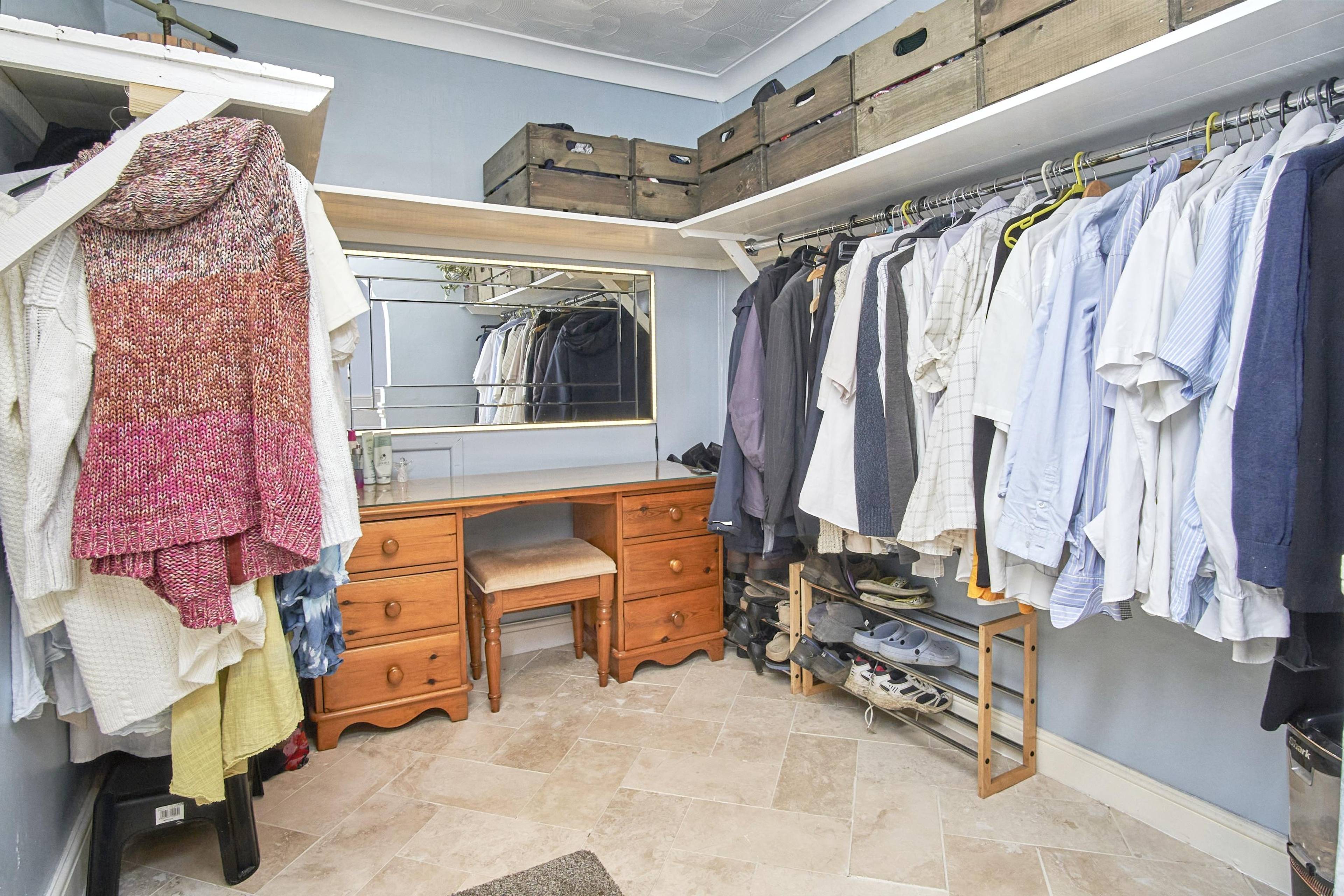 Walk-in Wardrobe