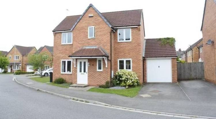 3 bedroom detached house