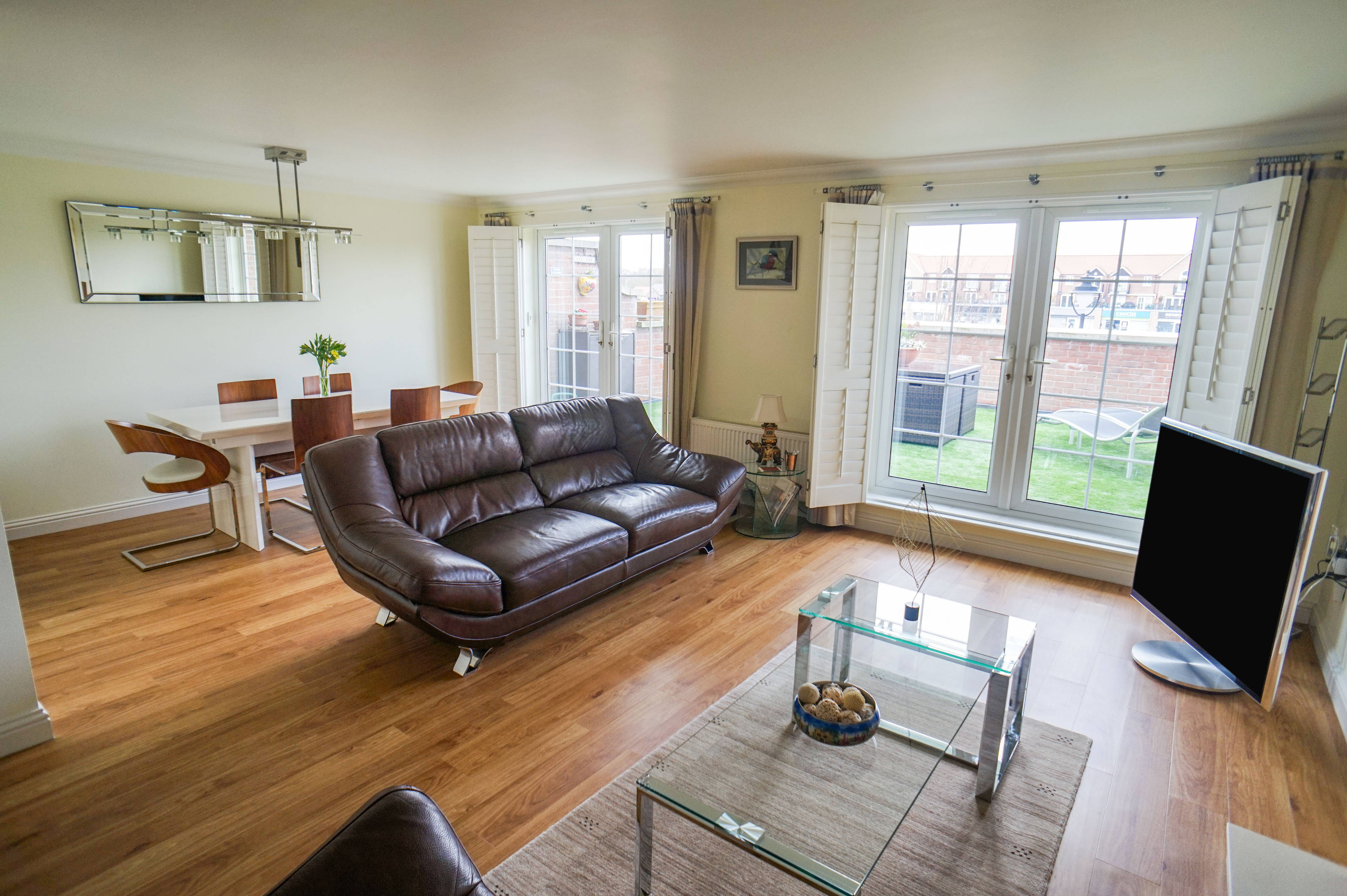 Lounge/Dining Room