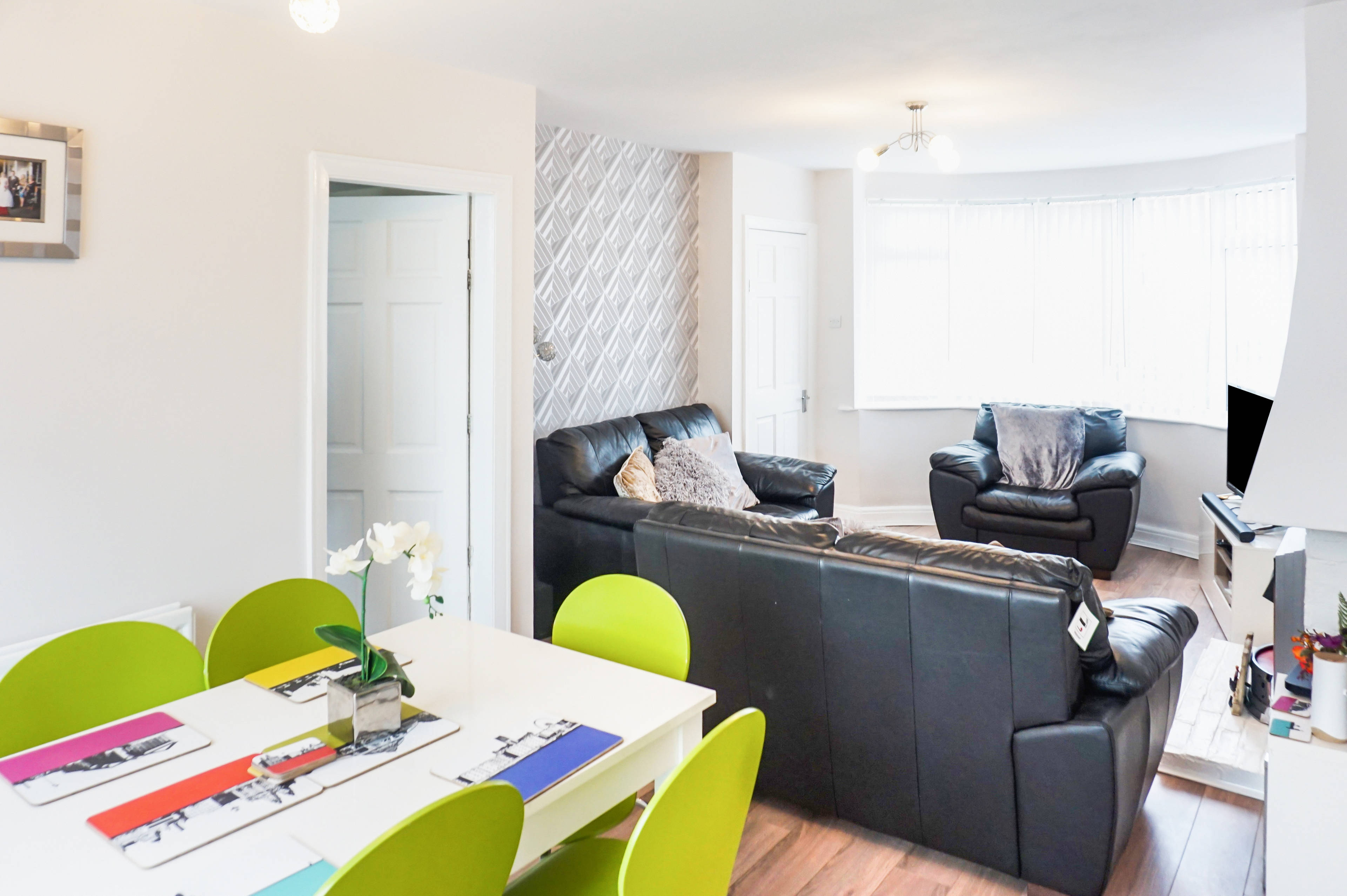 Lounge/Dining Room