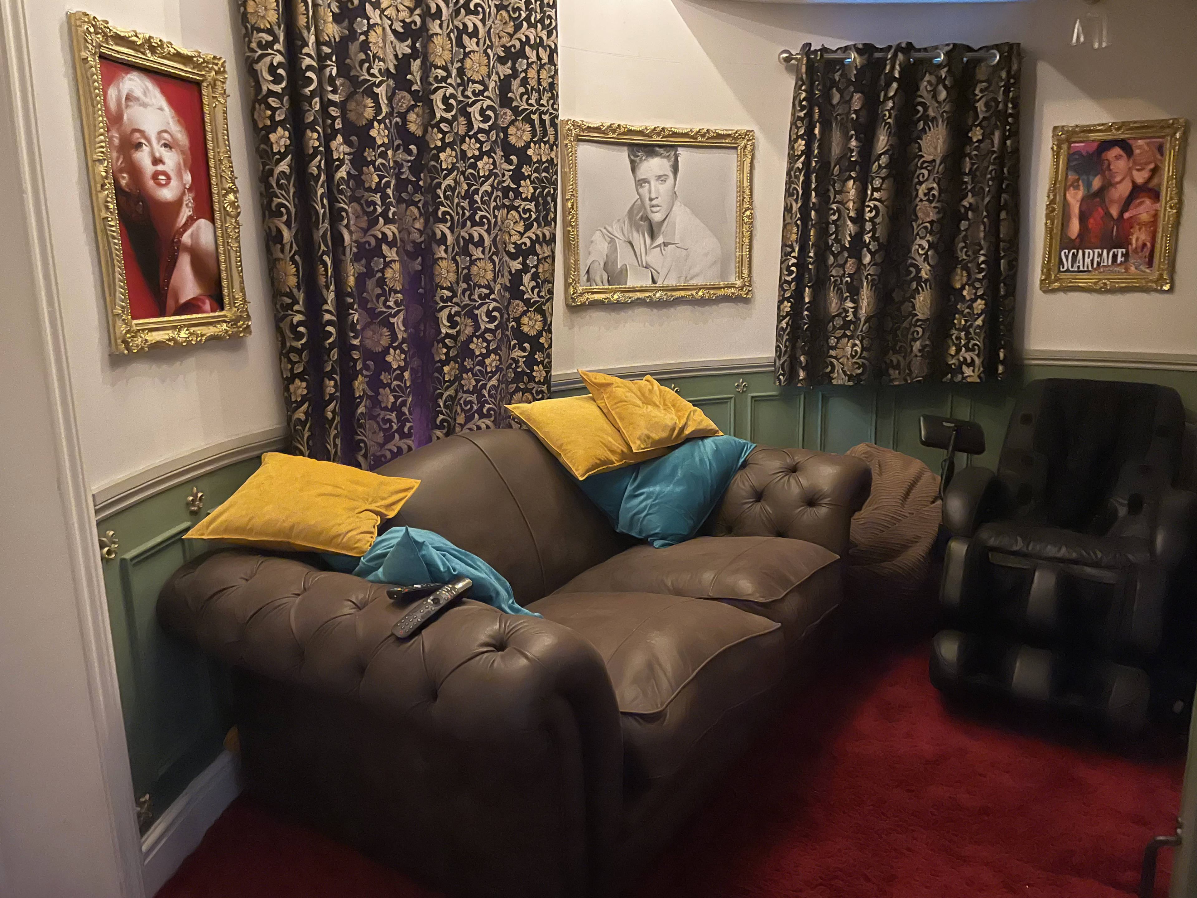 Lounge/Dining Room