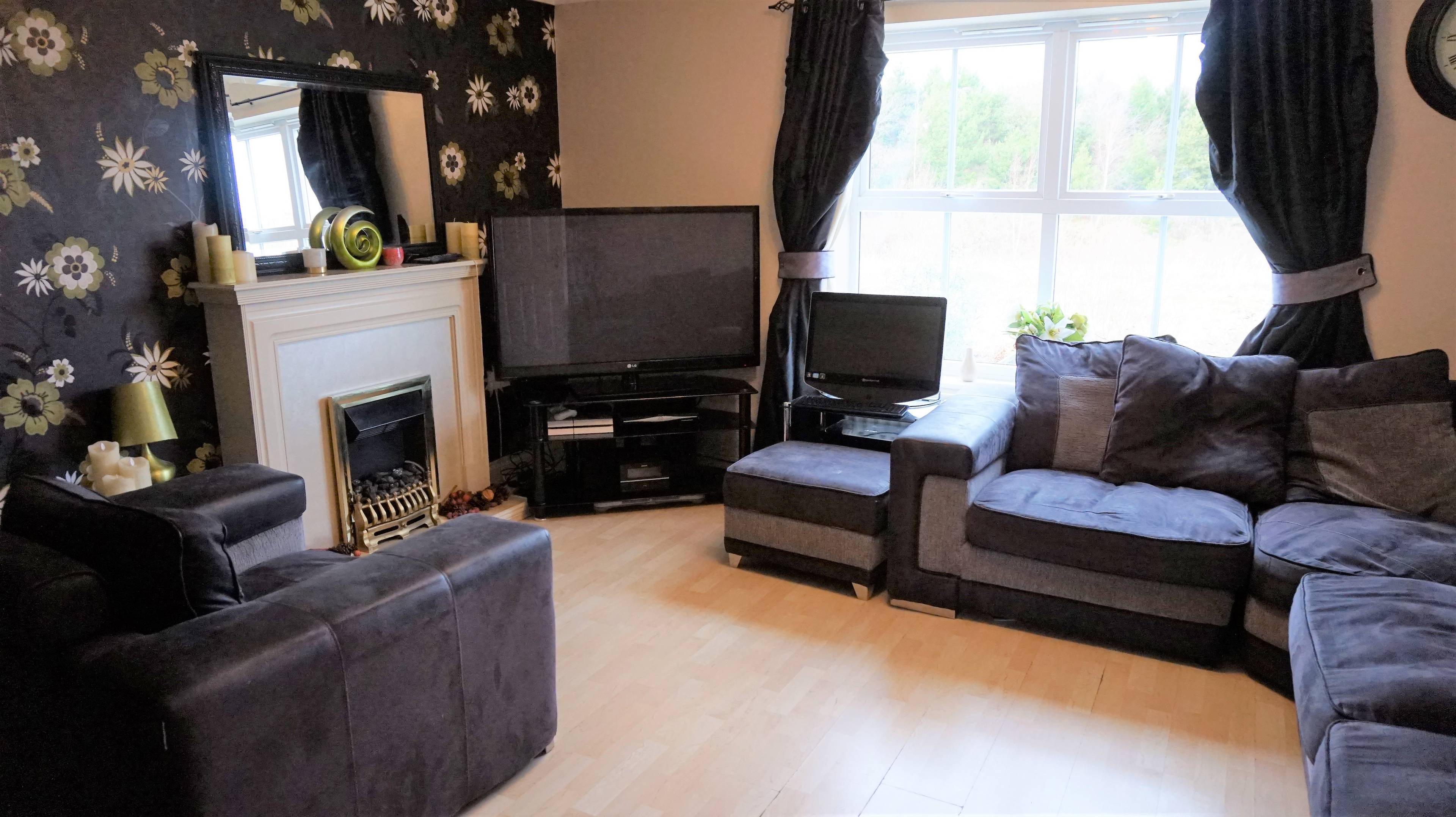 Lounge/Dining Room