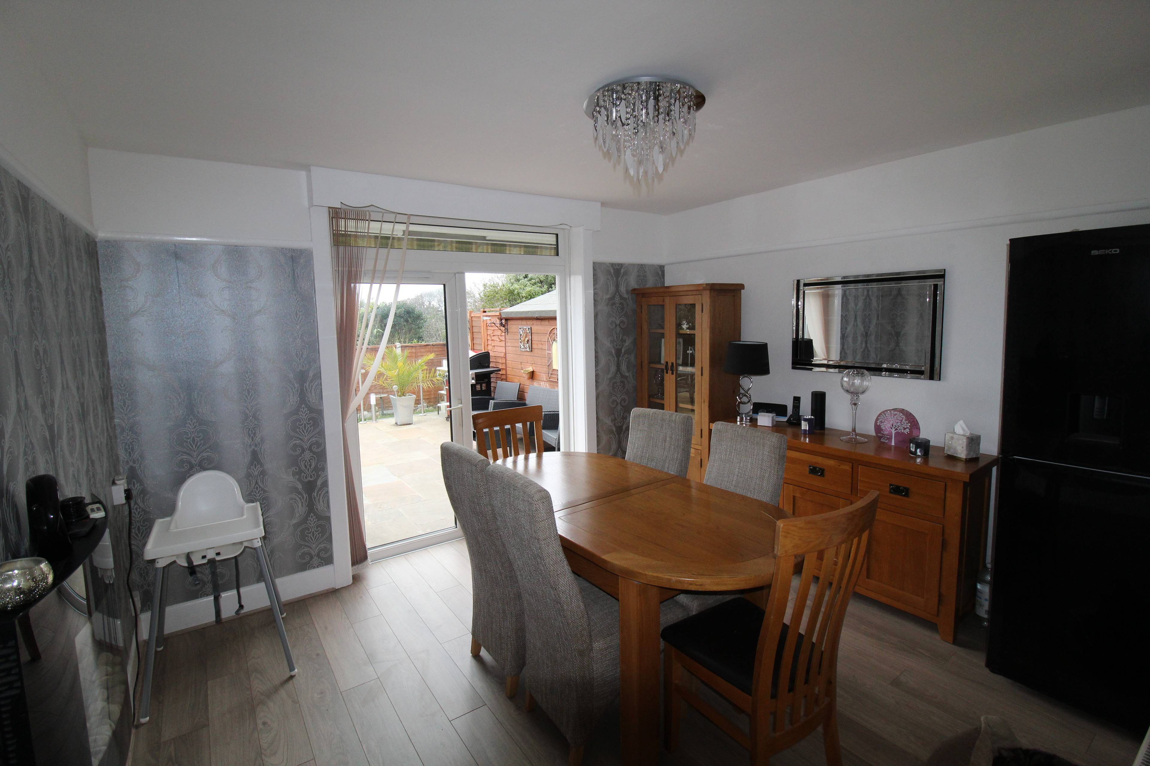 Bed 3 / Dining Room