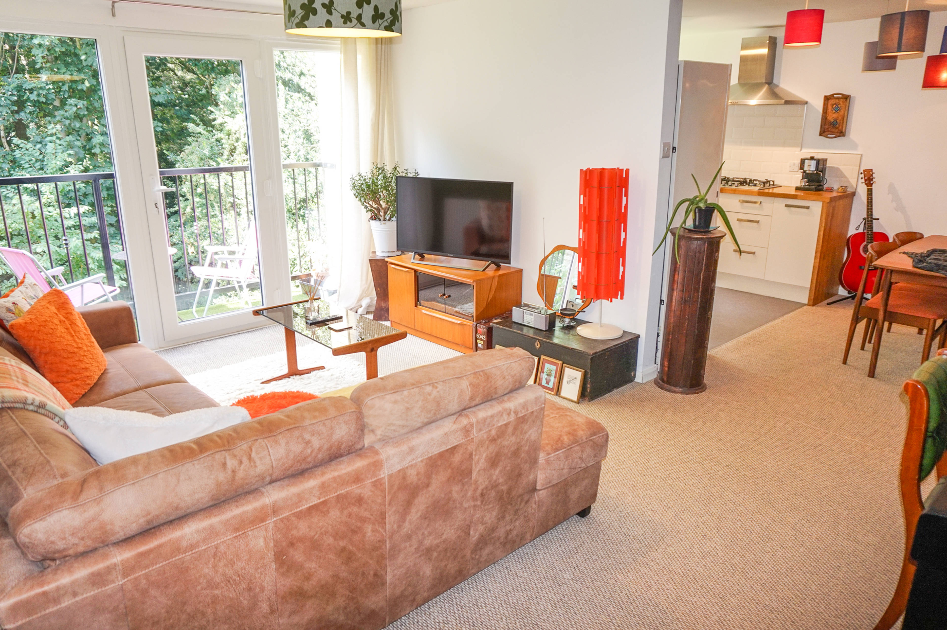 Lounge / Kitchen