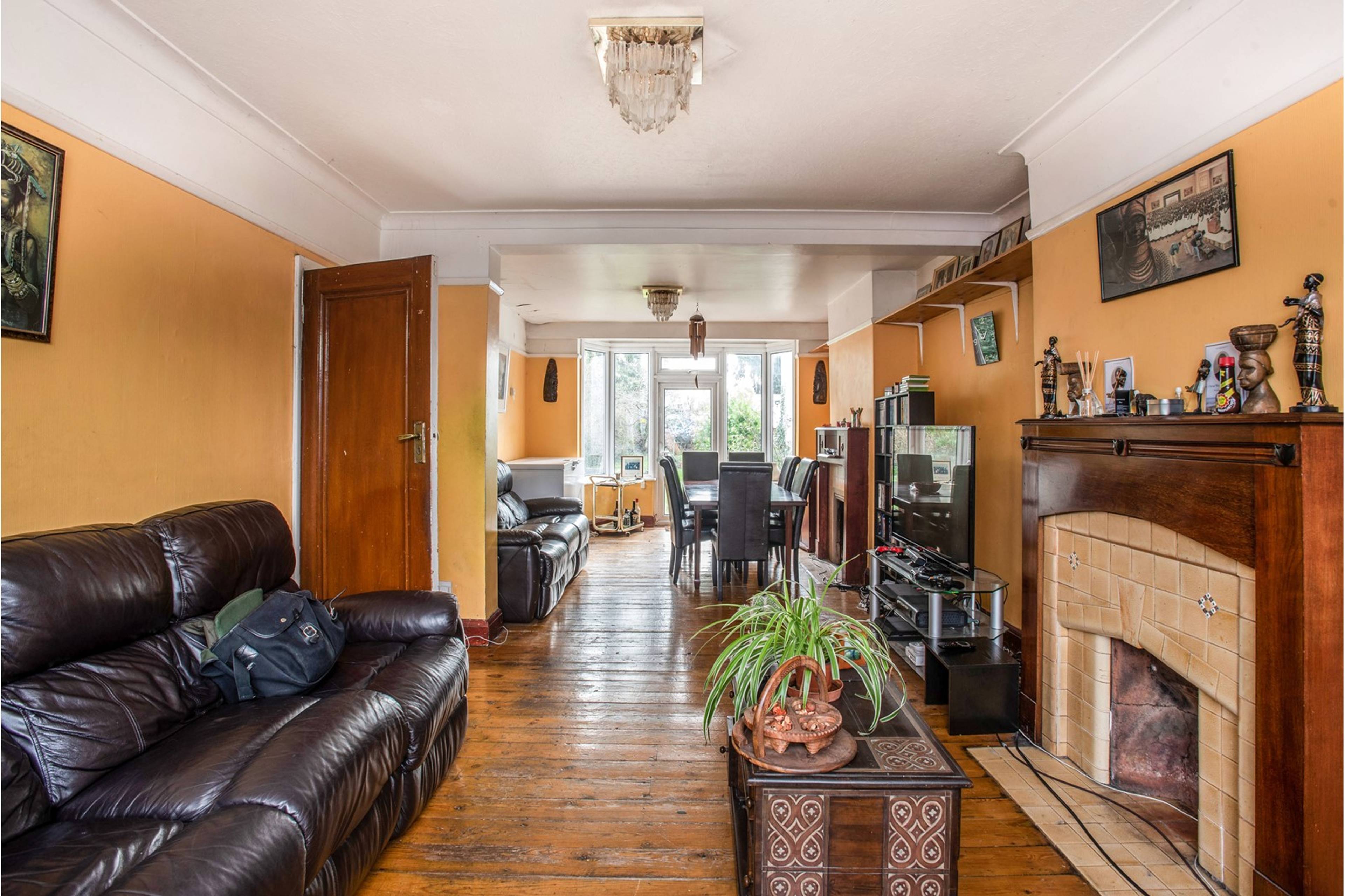 Lounge/Dining Room