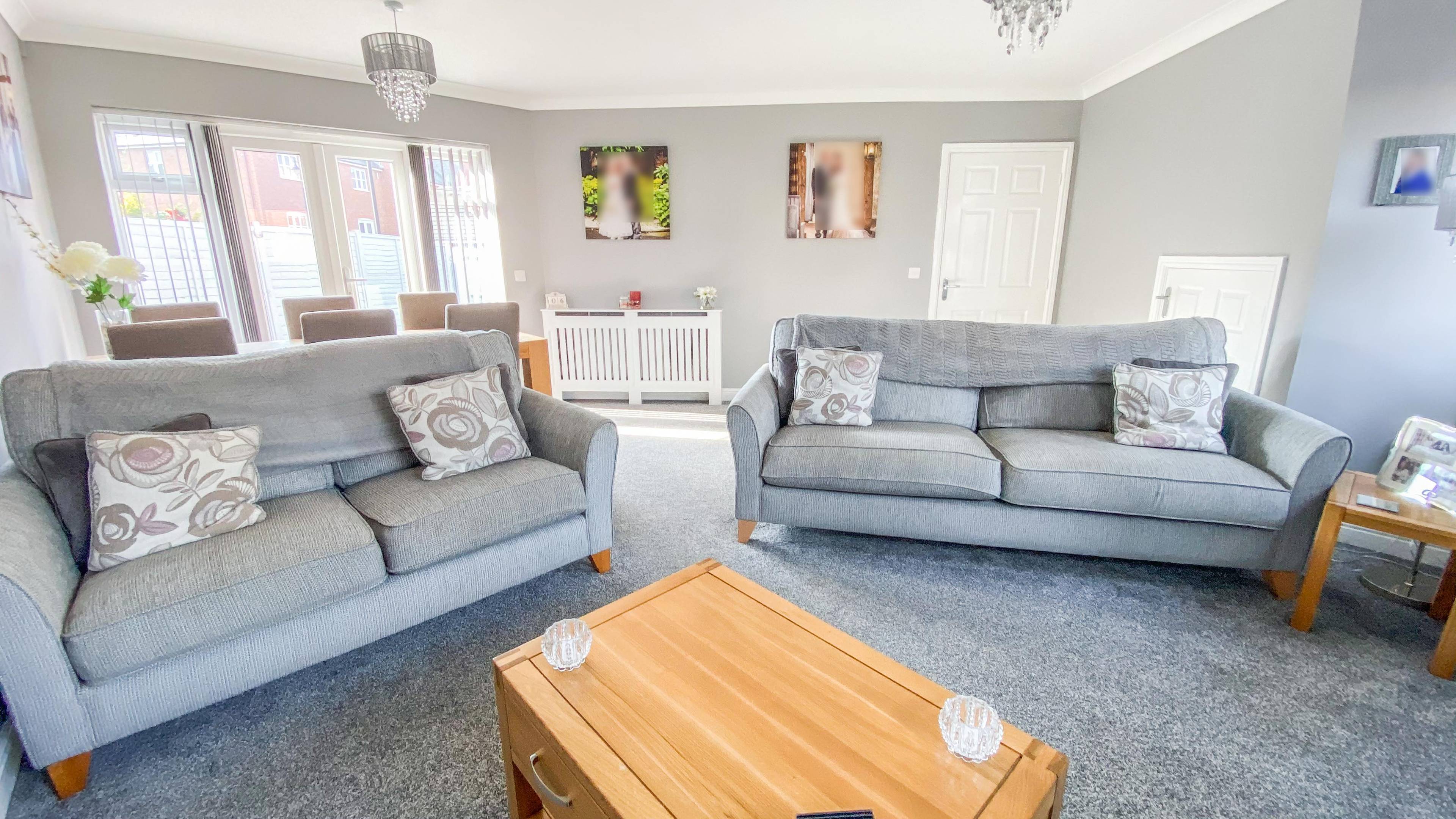 Lounge/Dining Room