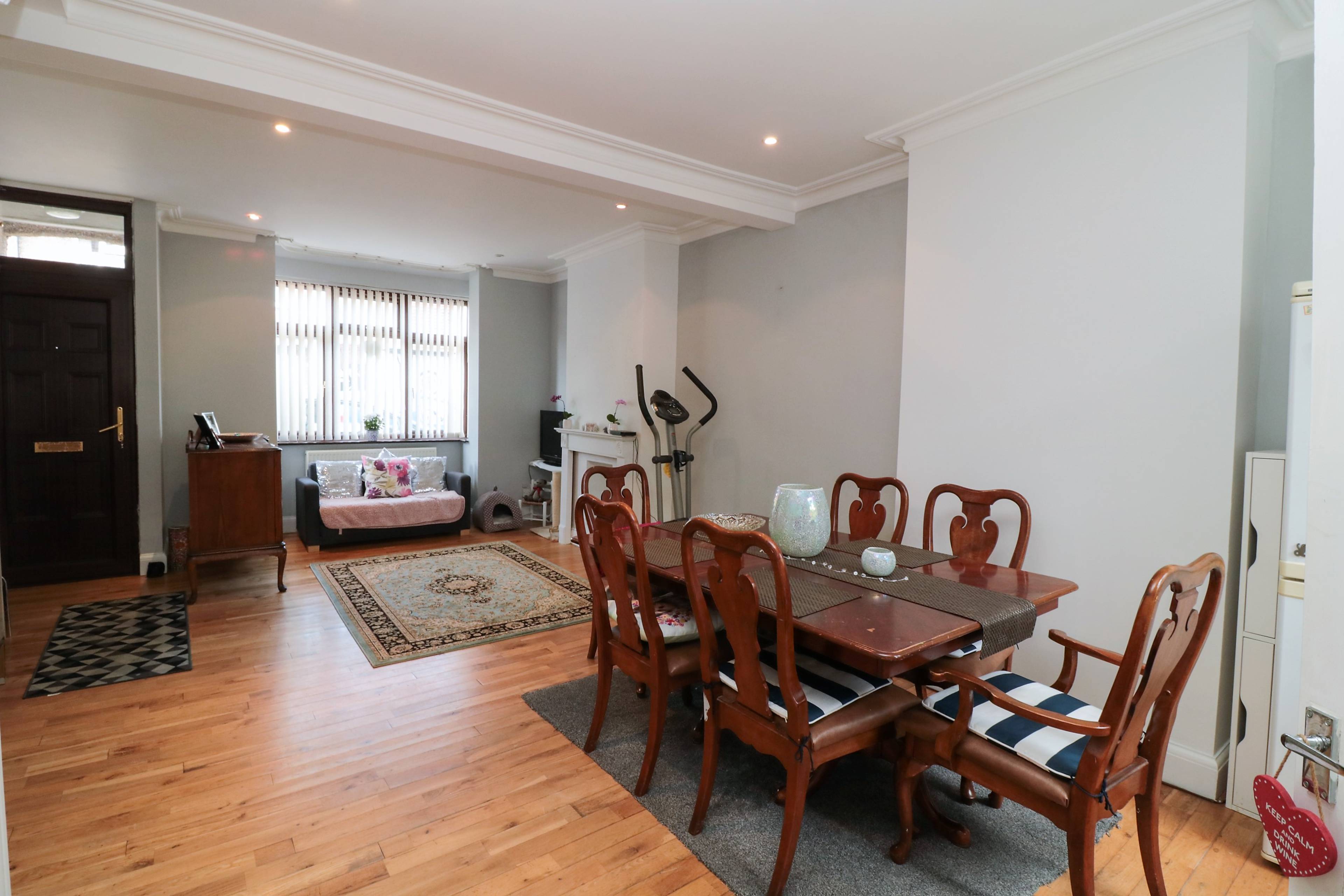 Lounge/Dining Room