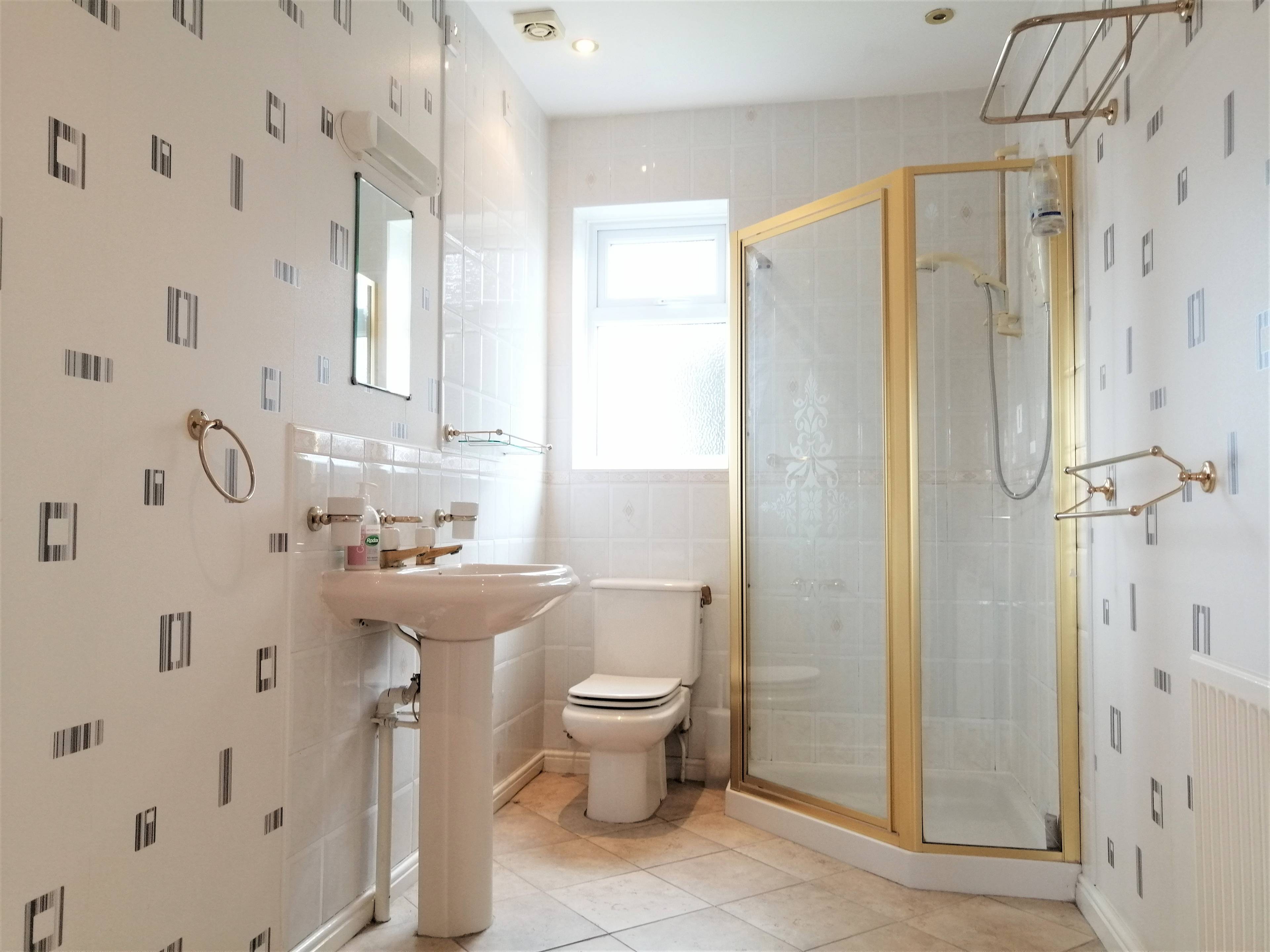 Jack & Jill En-suite