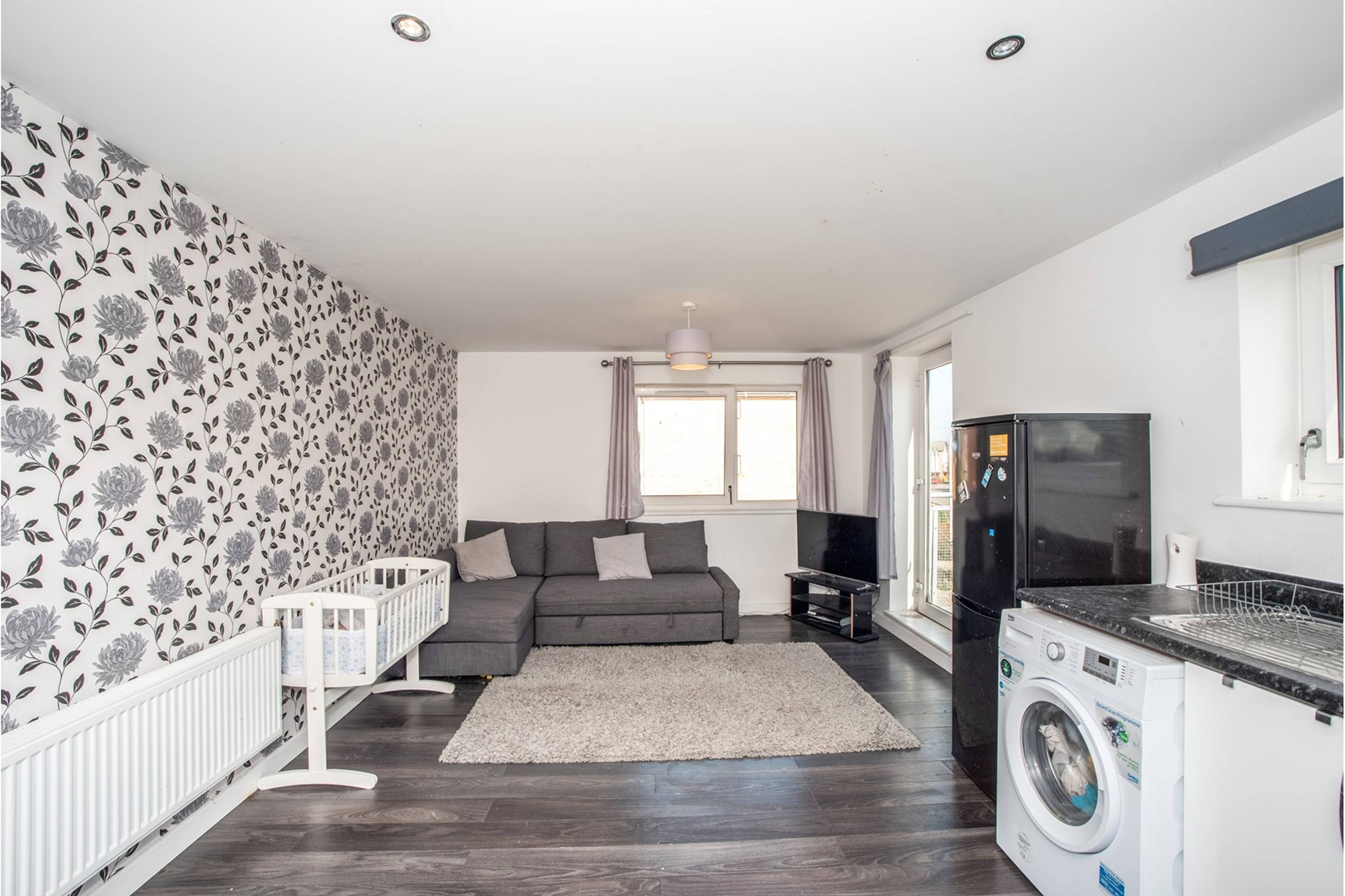 Lounge / Kitchen