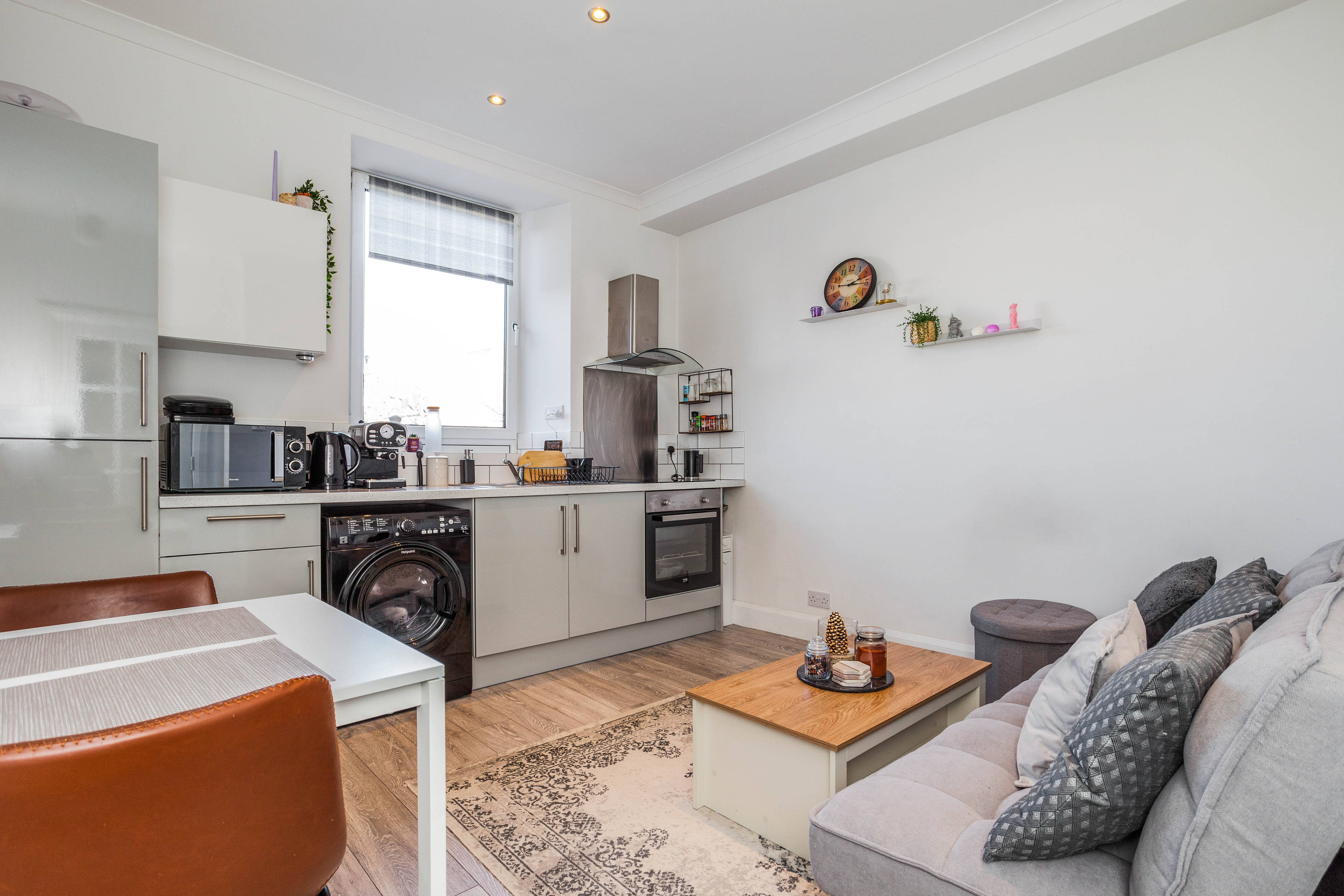 Lounge / Kitchen