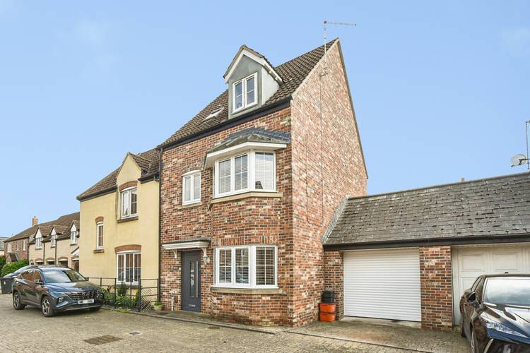 3 bedroom end of terrace house