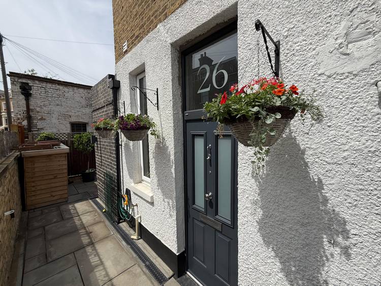 2 bedroom terraced house