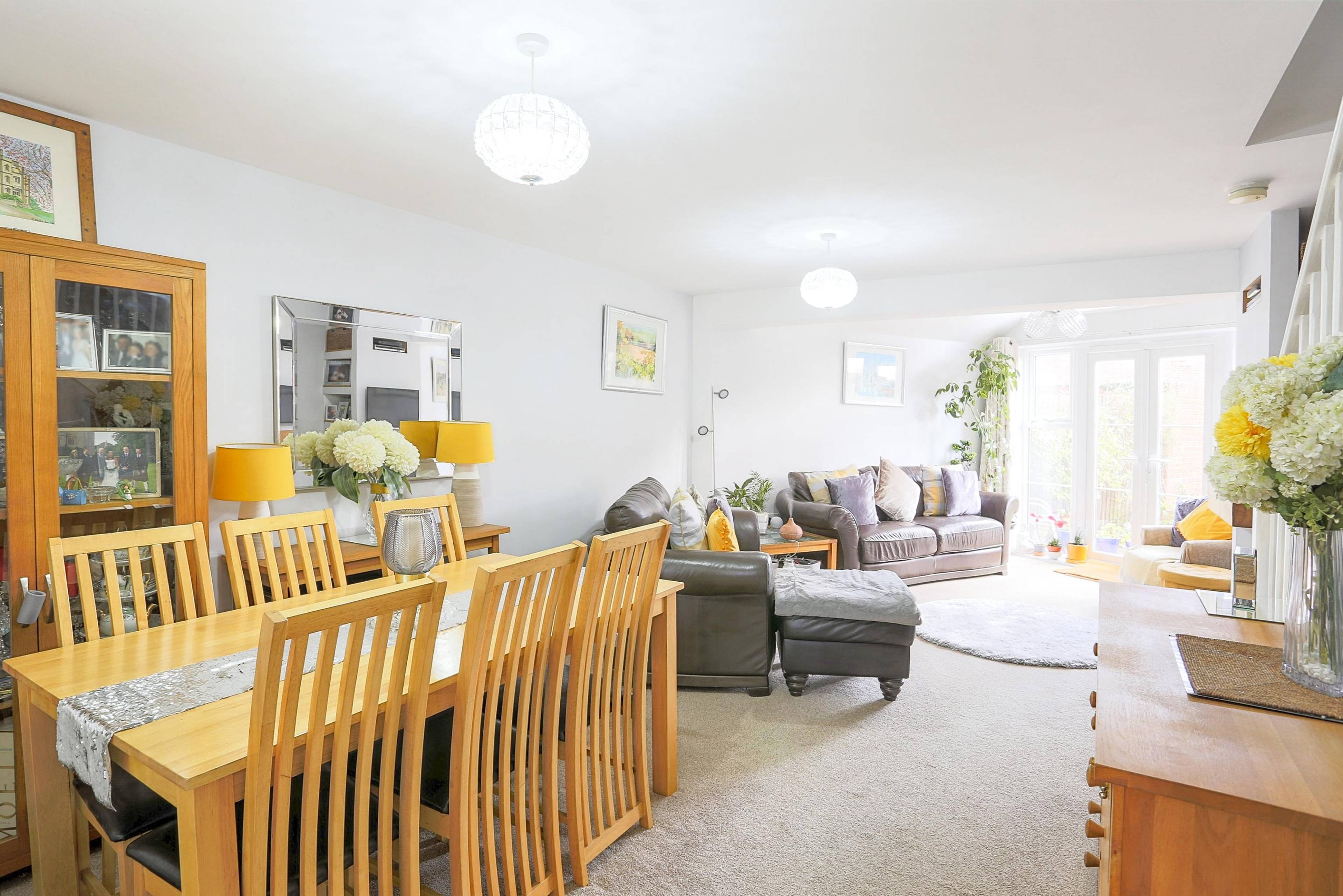 Lounge/Dining Room