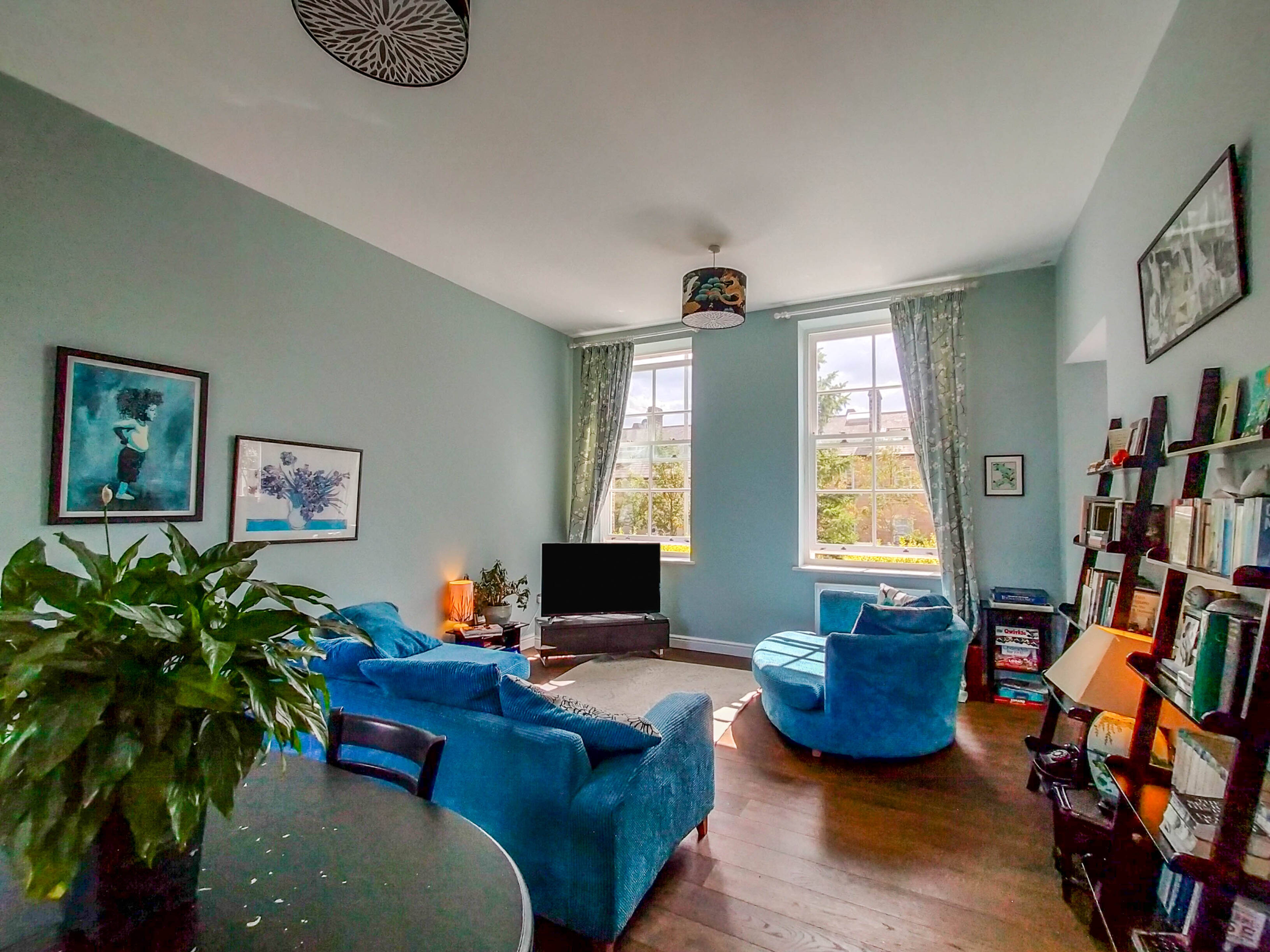 Lounge/Dining Room
