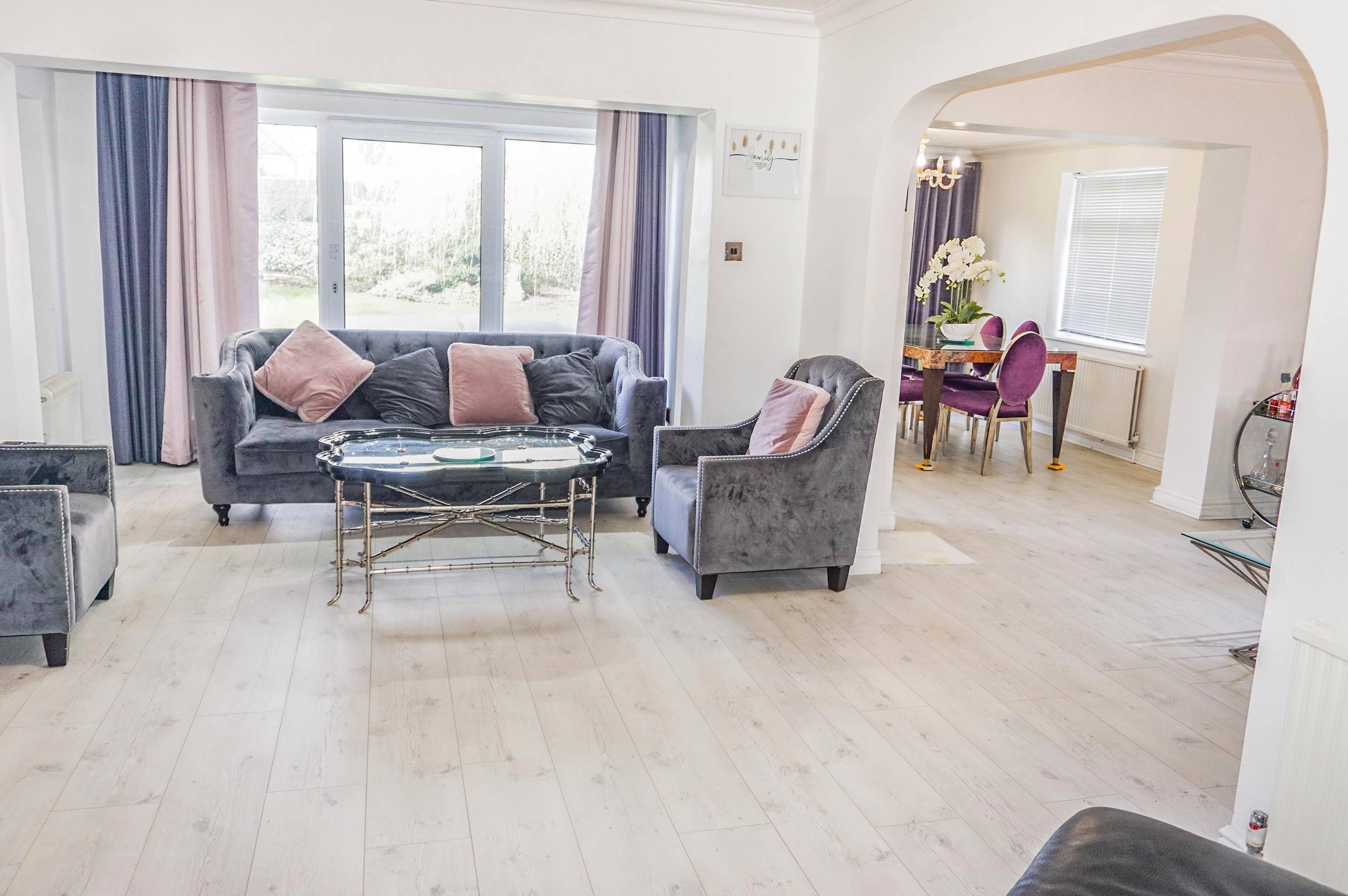 Lounge/Dining Room