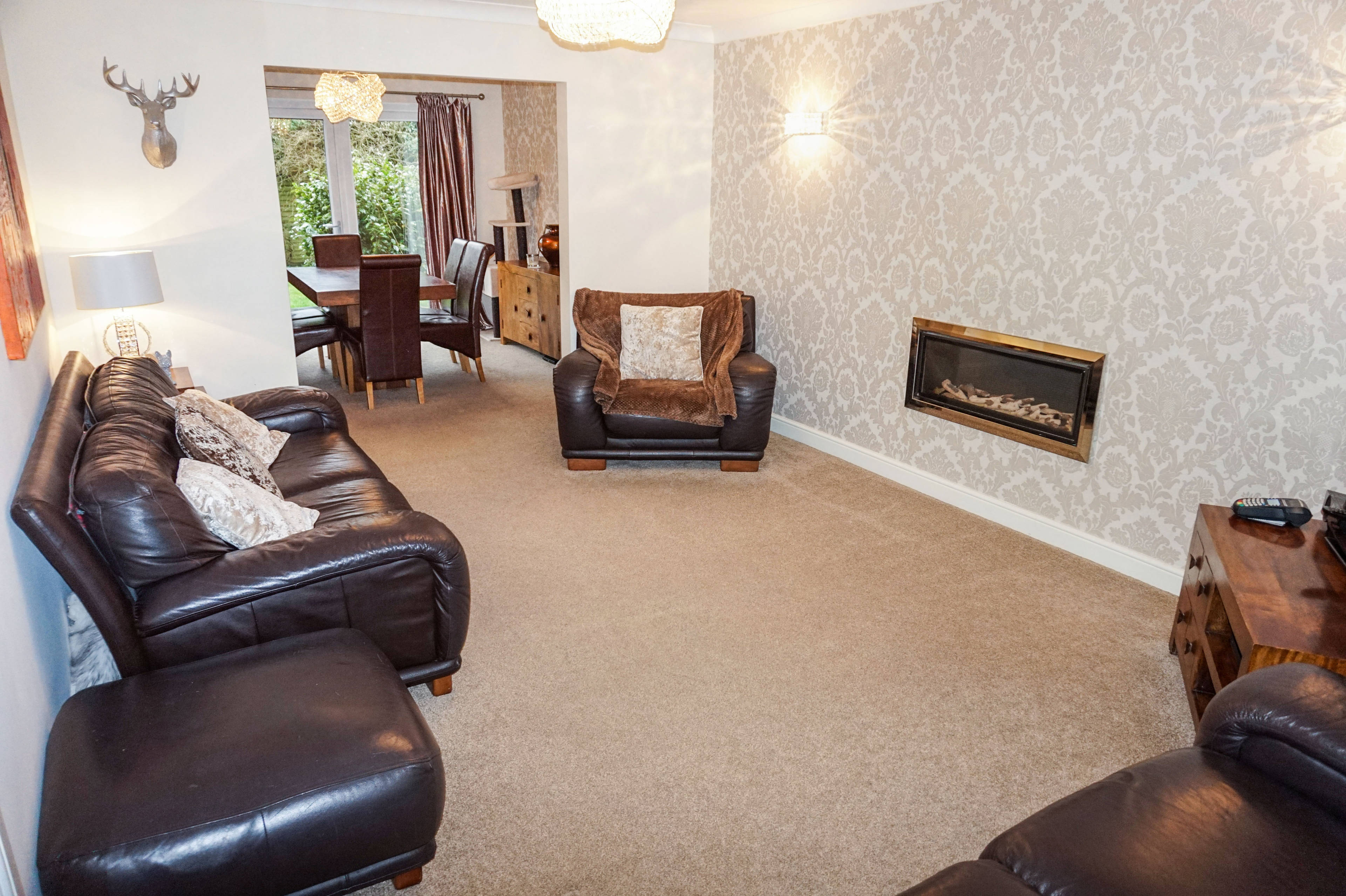 Lounge/Dining Room