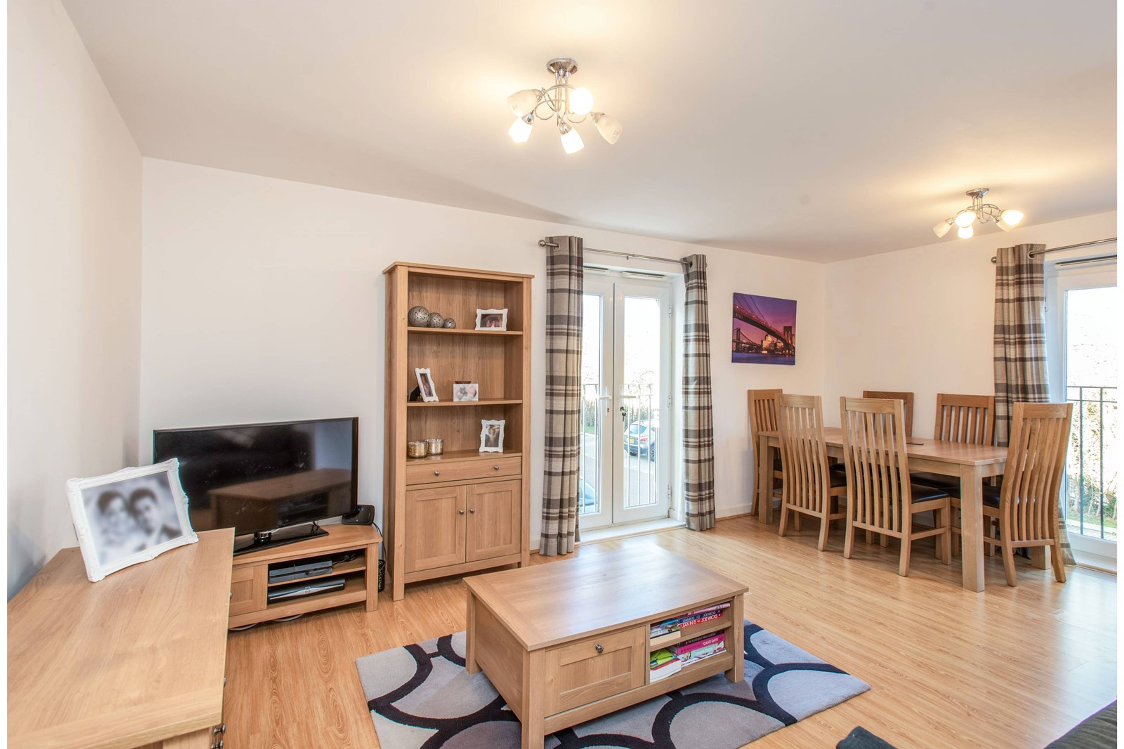 Lounge/Dining Room