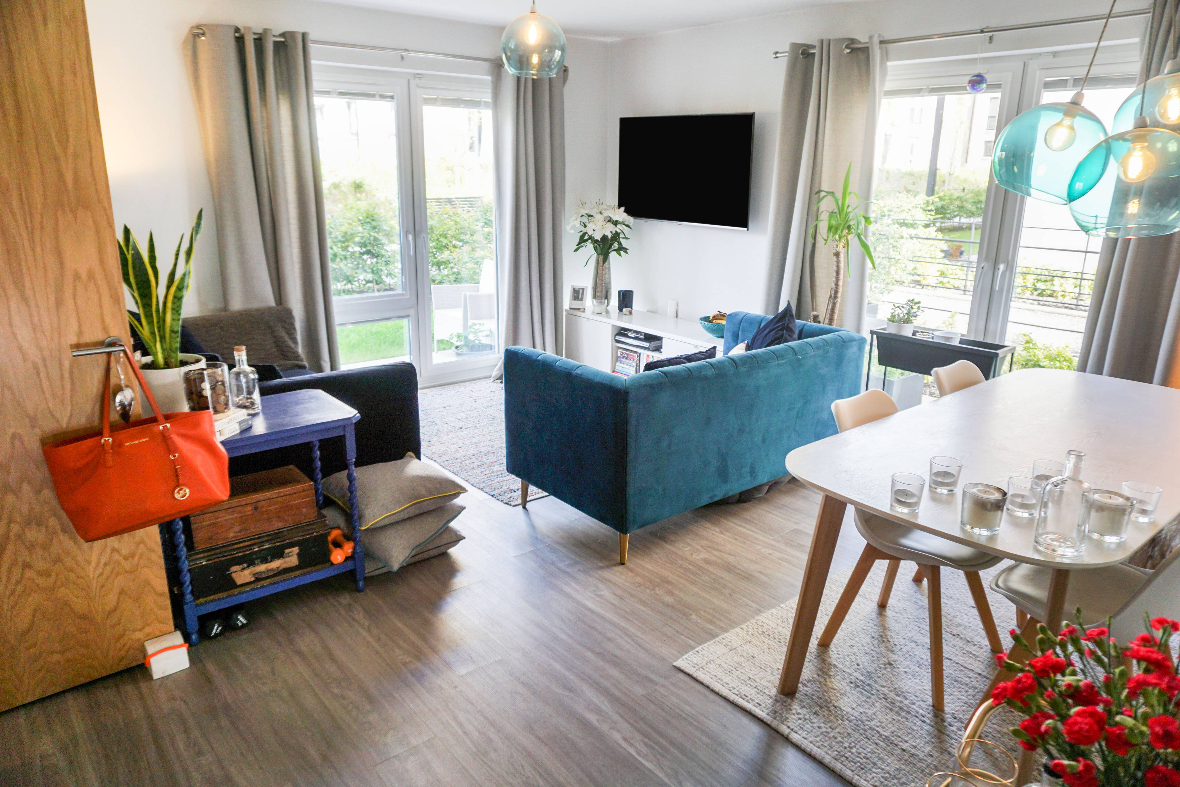 Lounge/Dining Room