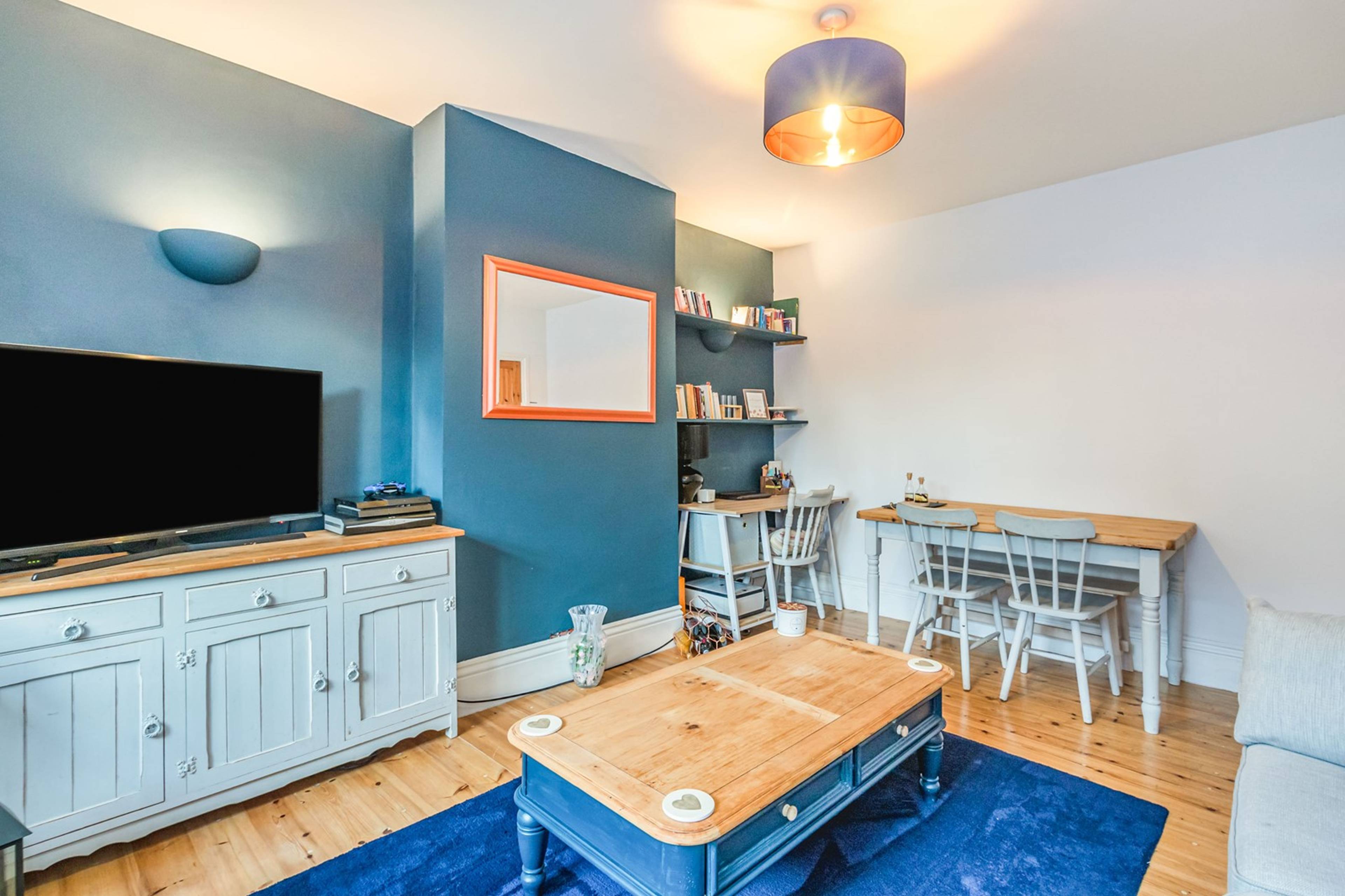 Lounge/Dining Room
