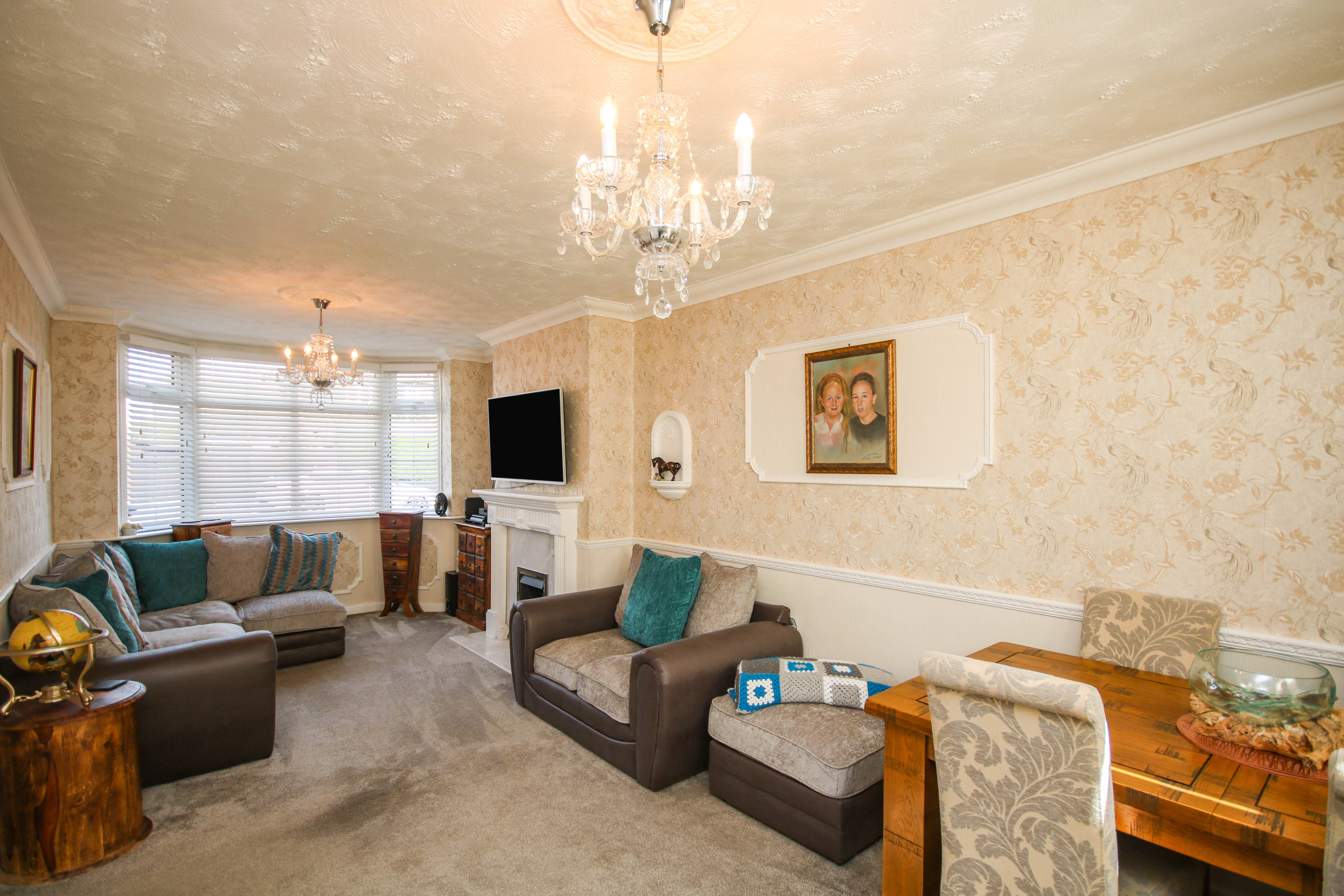 Lounge/Dining Room