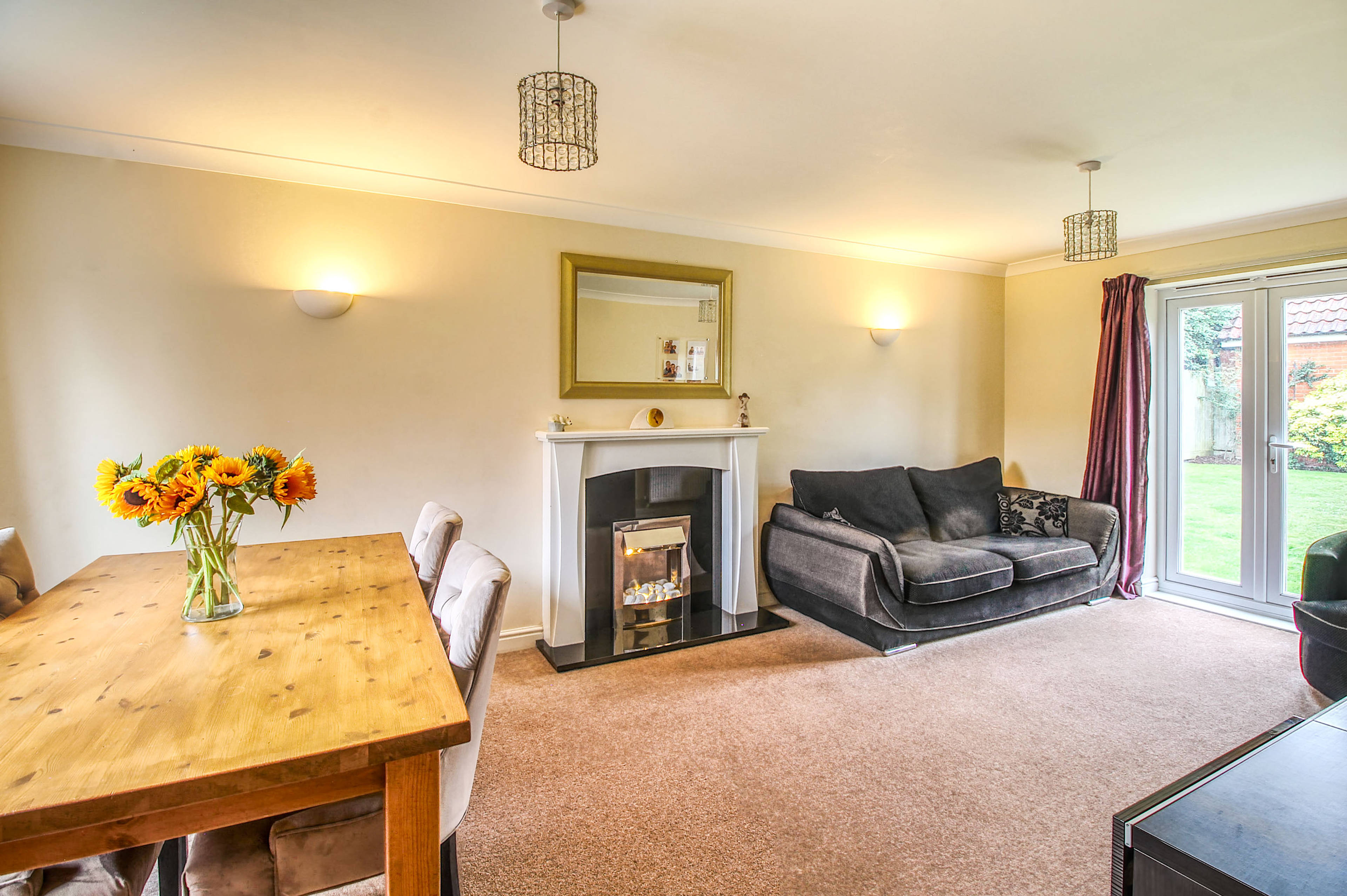 Lounge/Dining Room