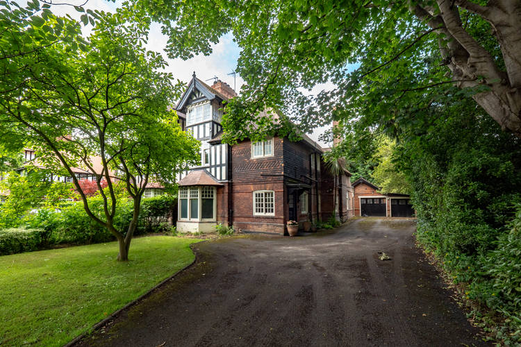 5 bedroom semi-detached house