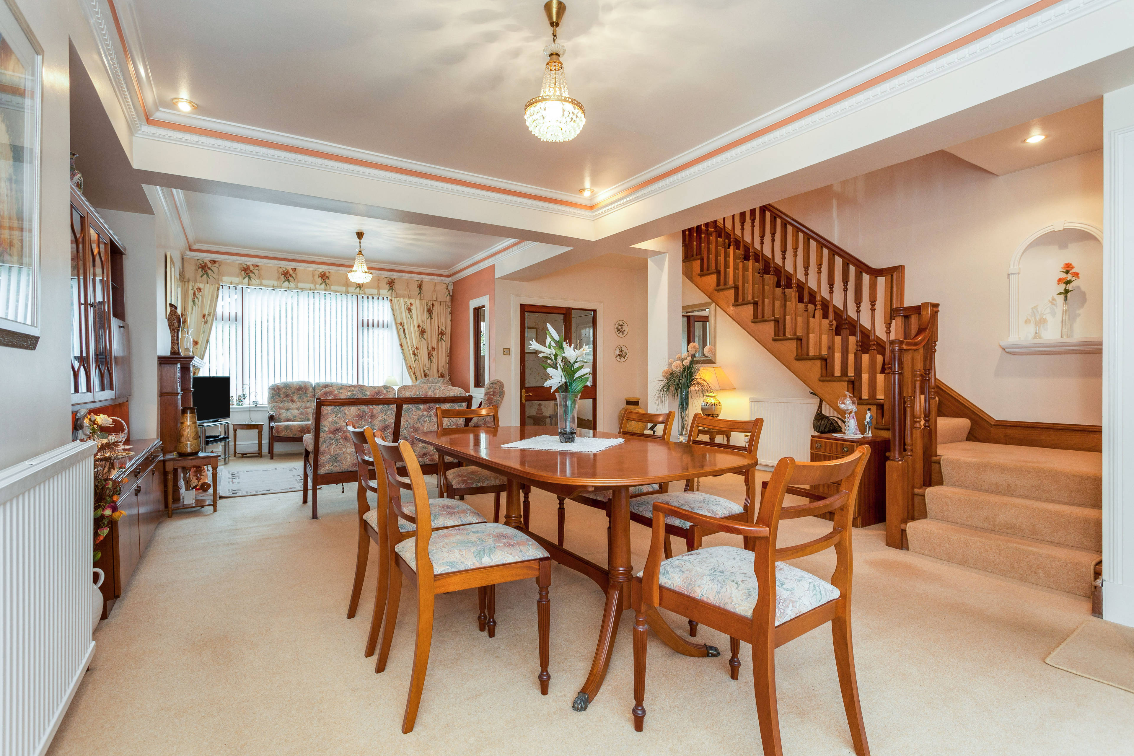 Lounge/Dining Room