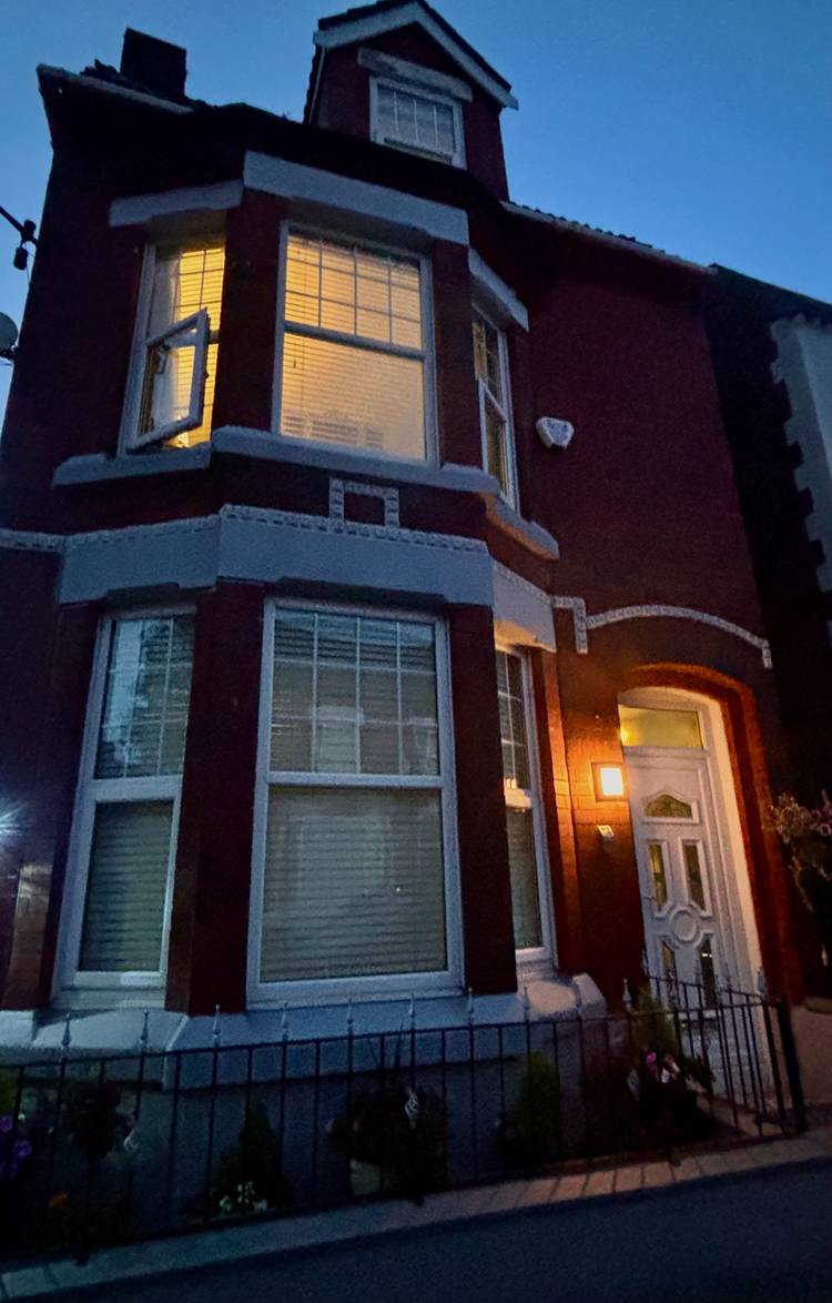 4 bedroom link detached house