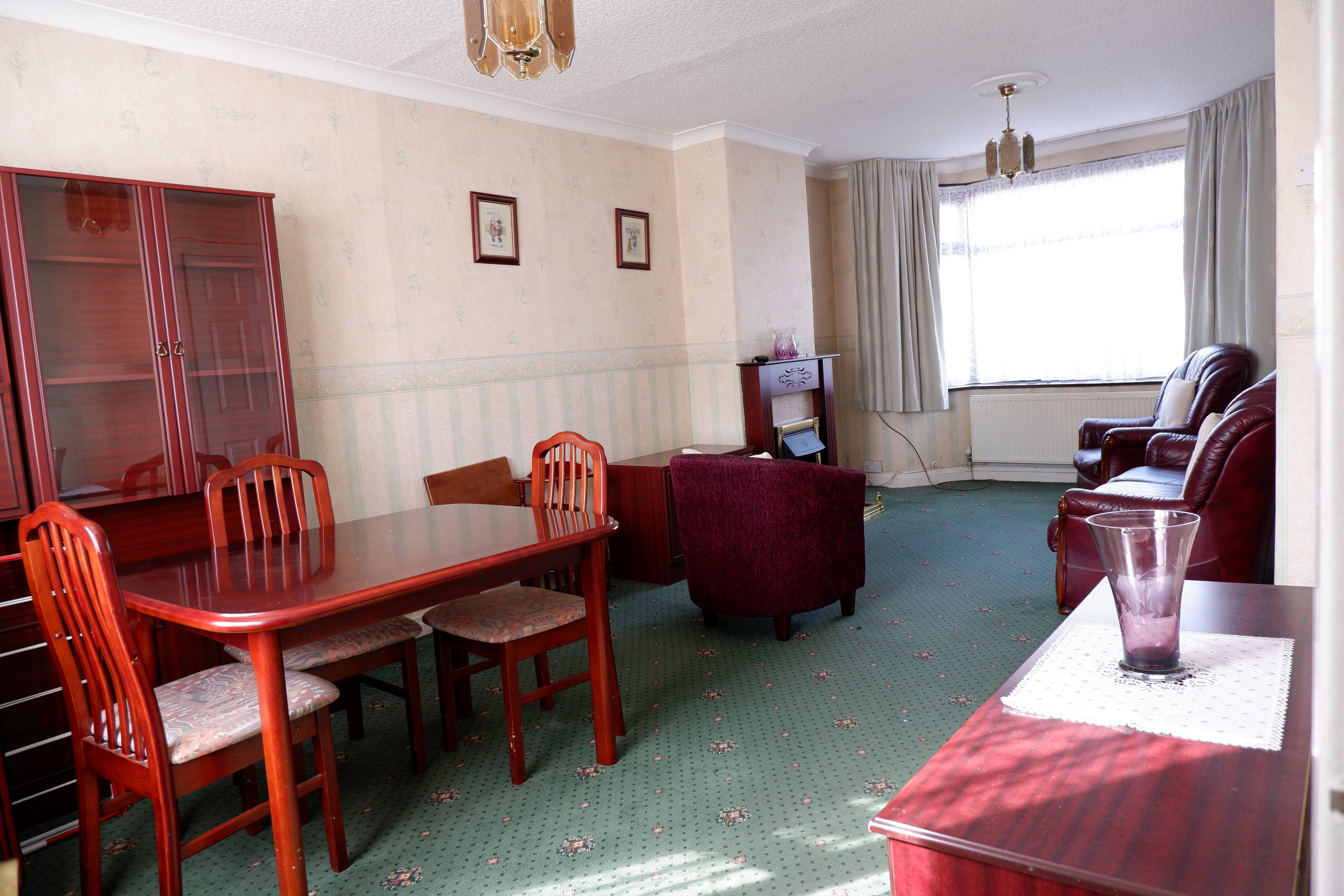 Lounge/Dining Room