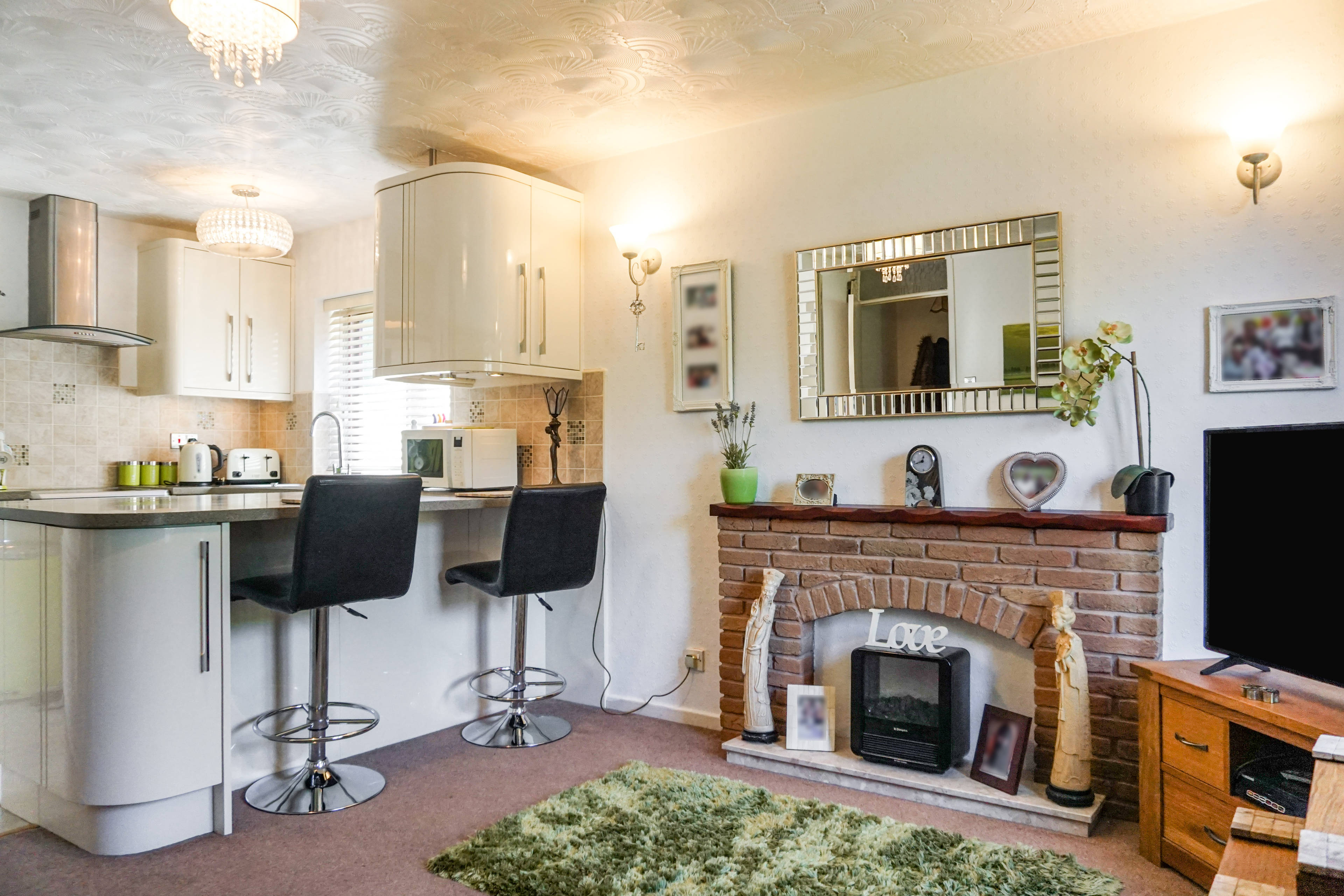 Lounge / Kitchen