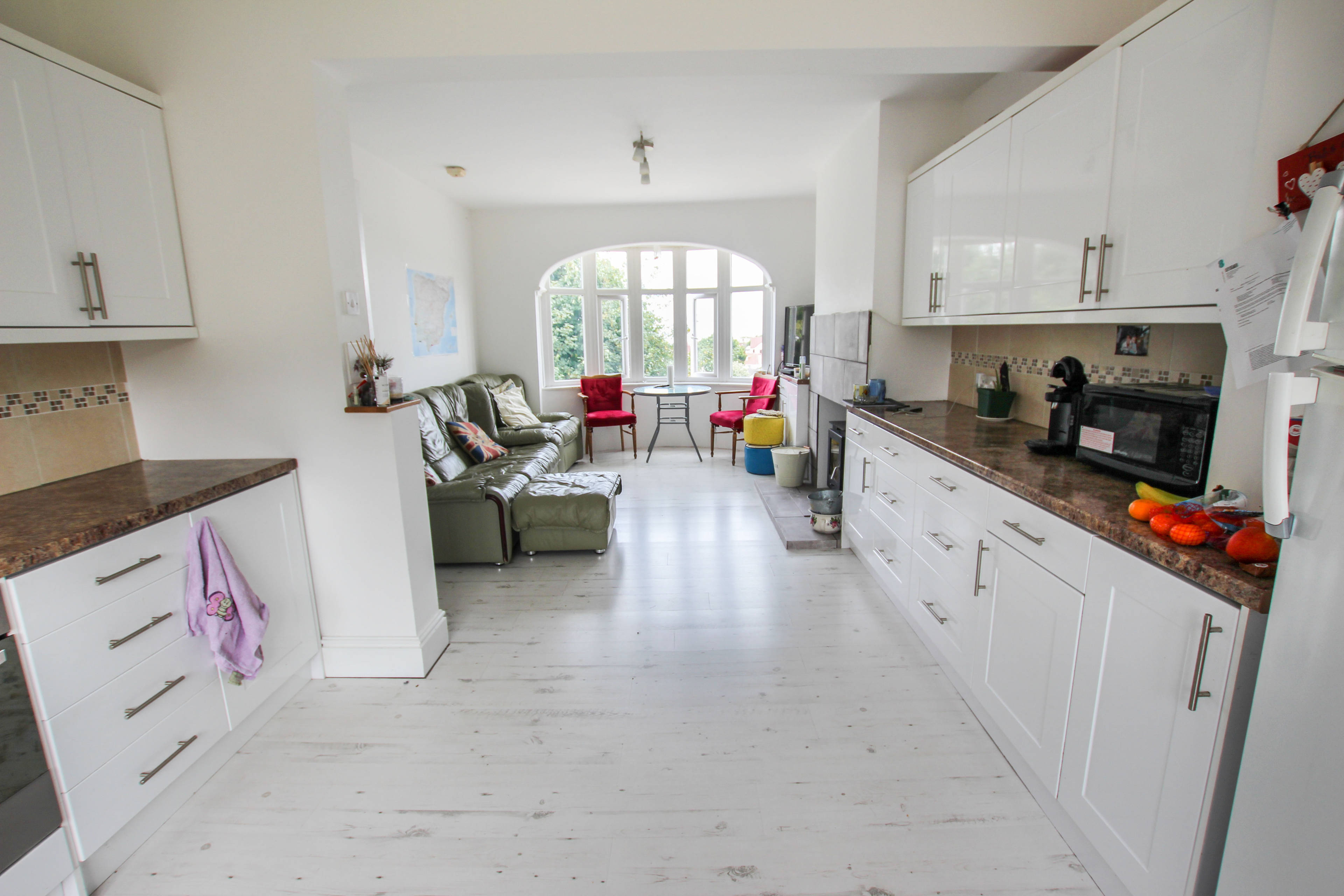 Lounge / Kitchen