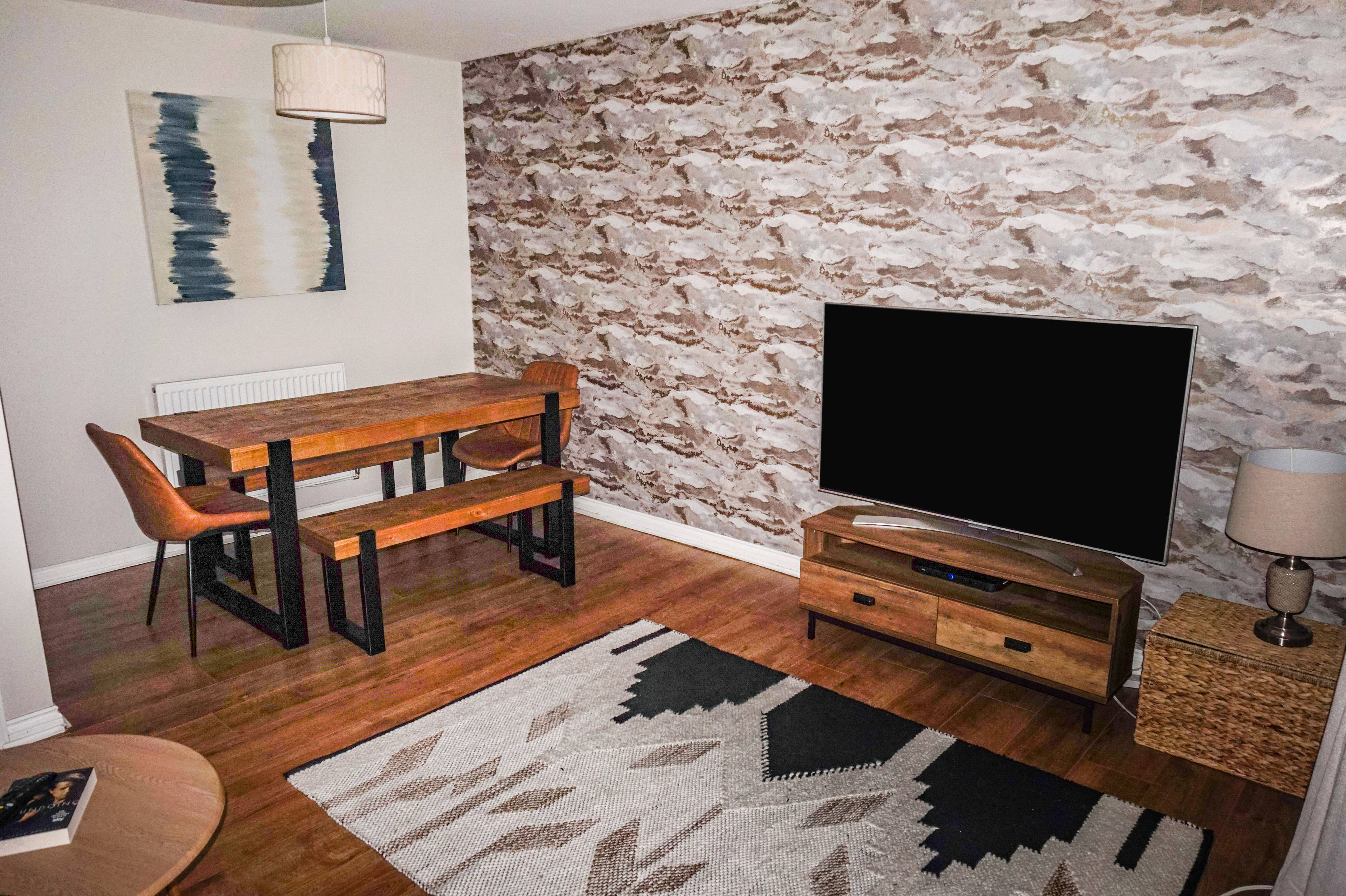 Lounge/Dining Room