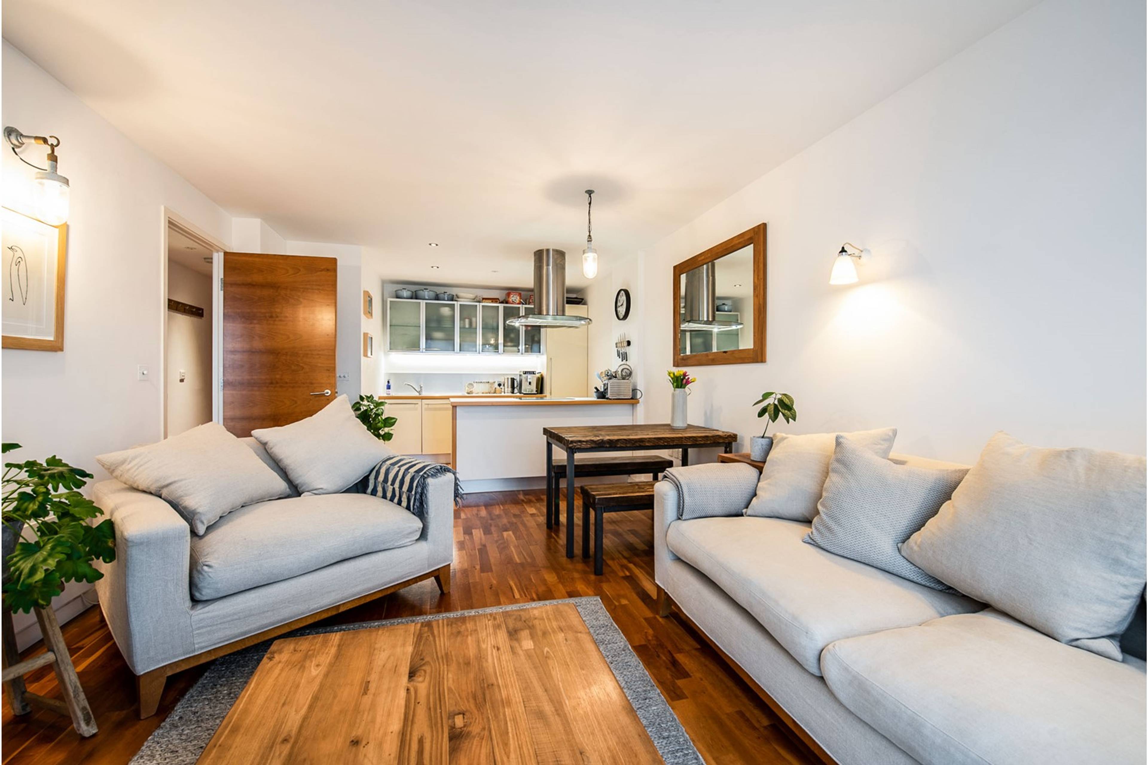 Lounge / Kitchen
