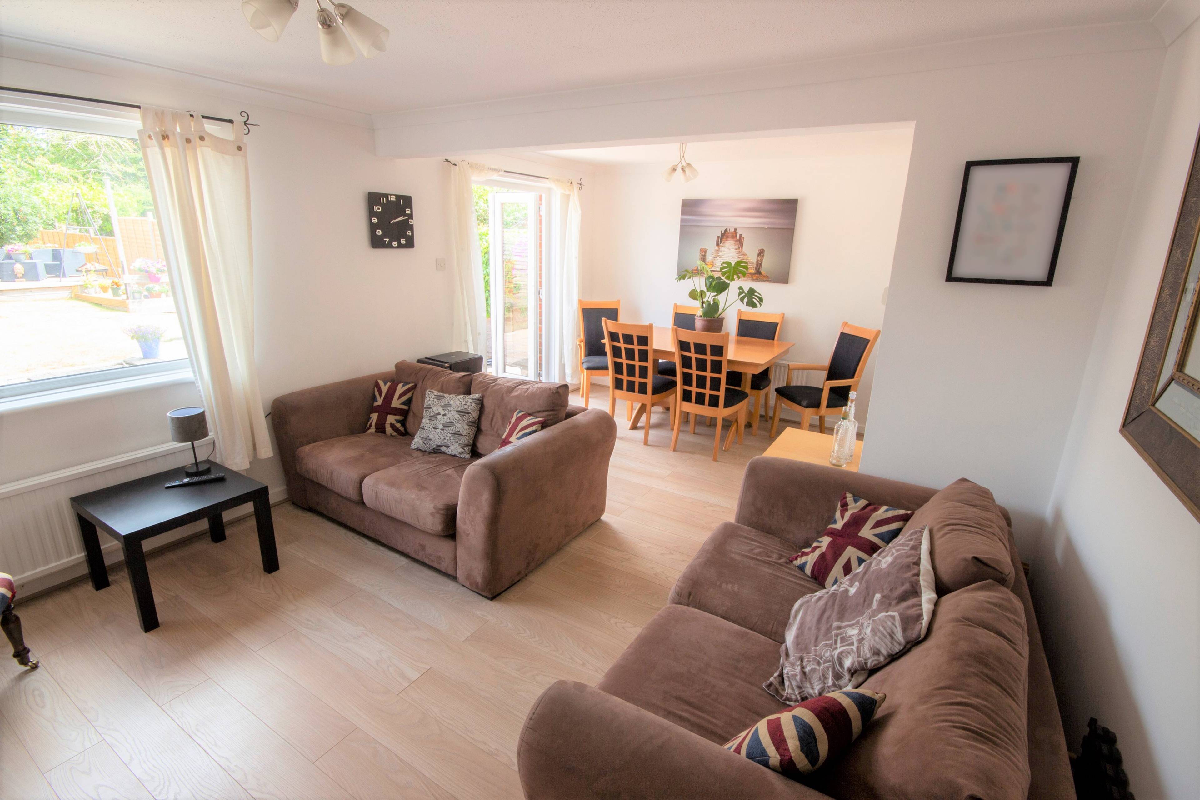 Lounge/Dining Room