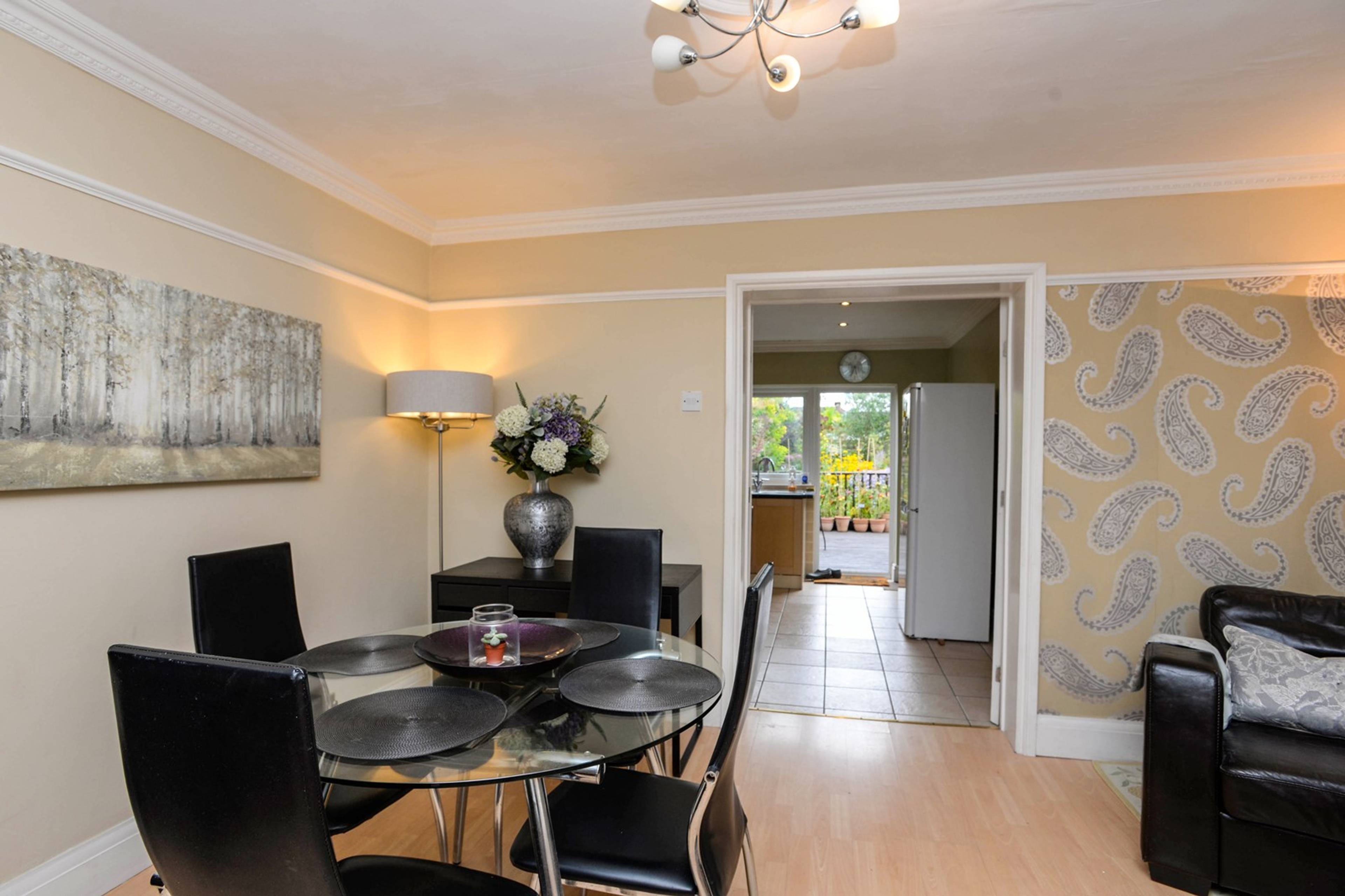 Lounge/Dining Room